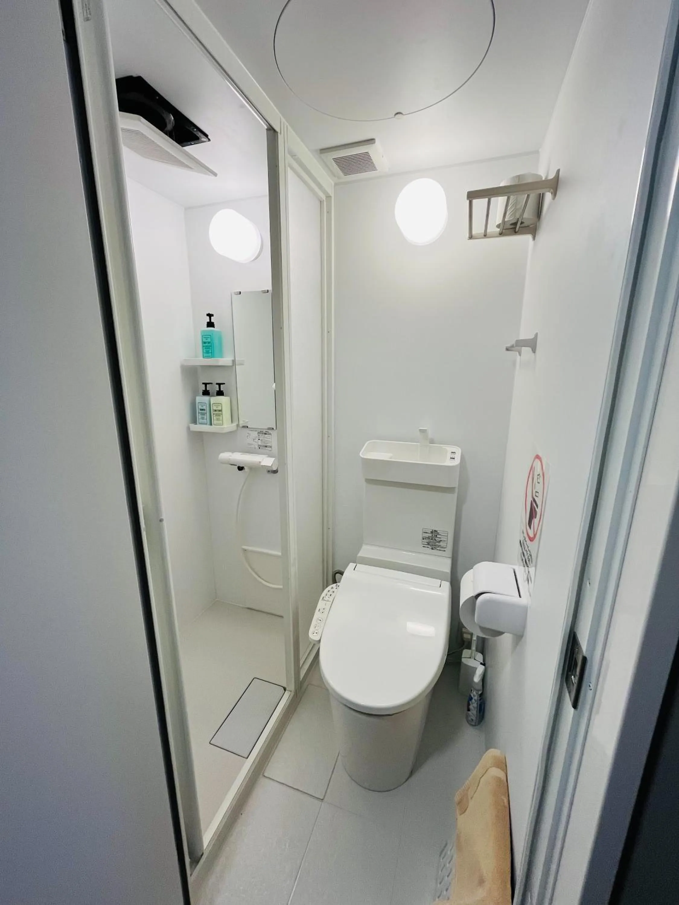 Shower in Hinode Kagurazakaekimae Hotel