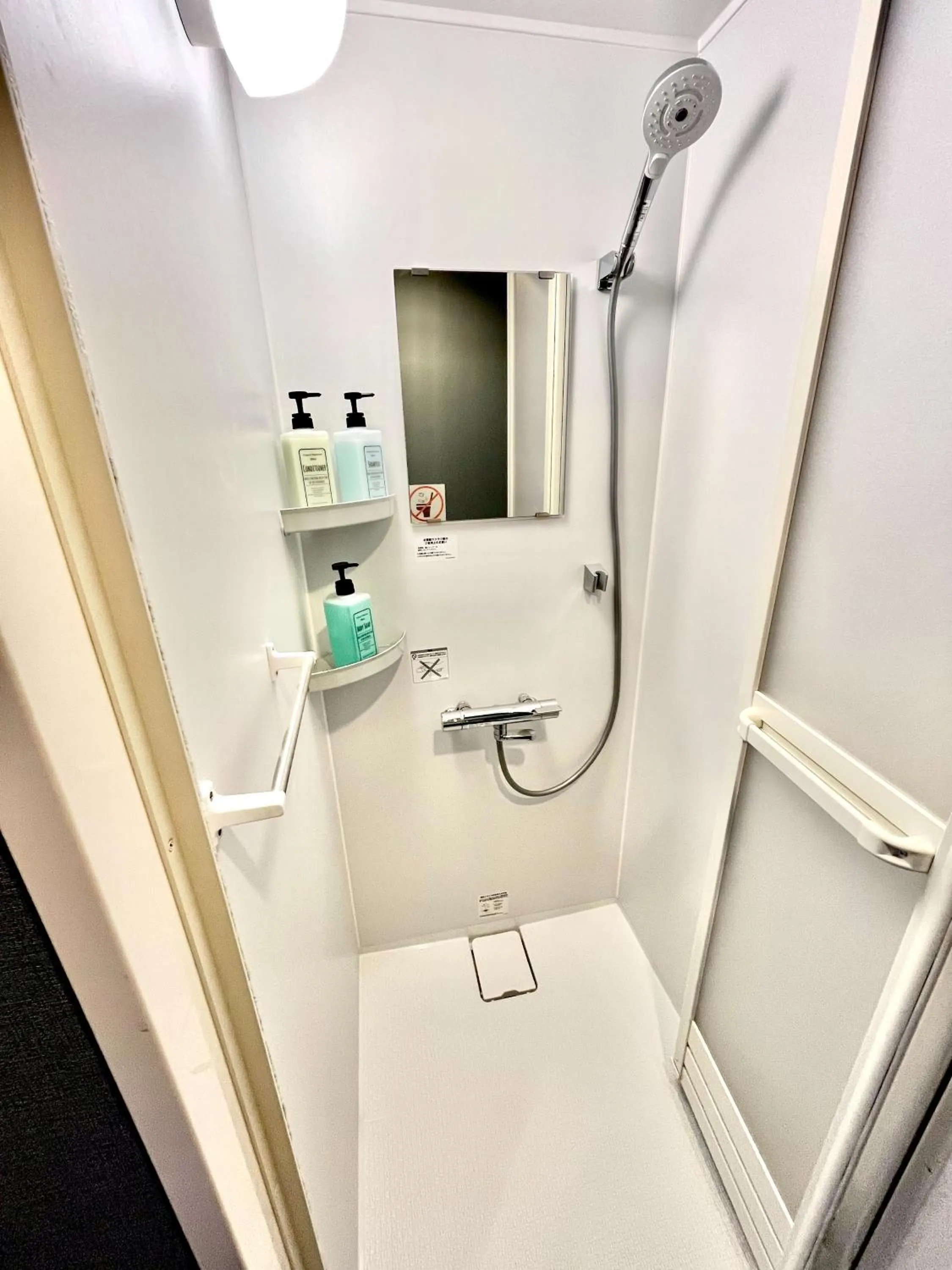 Shower in Hinode Kagurazakaekimae Hotel