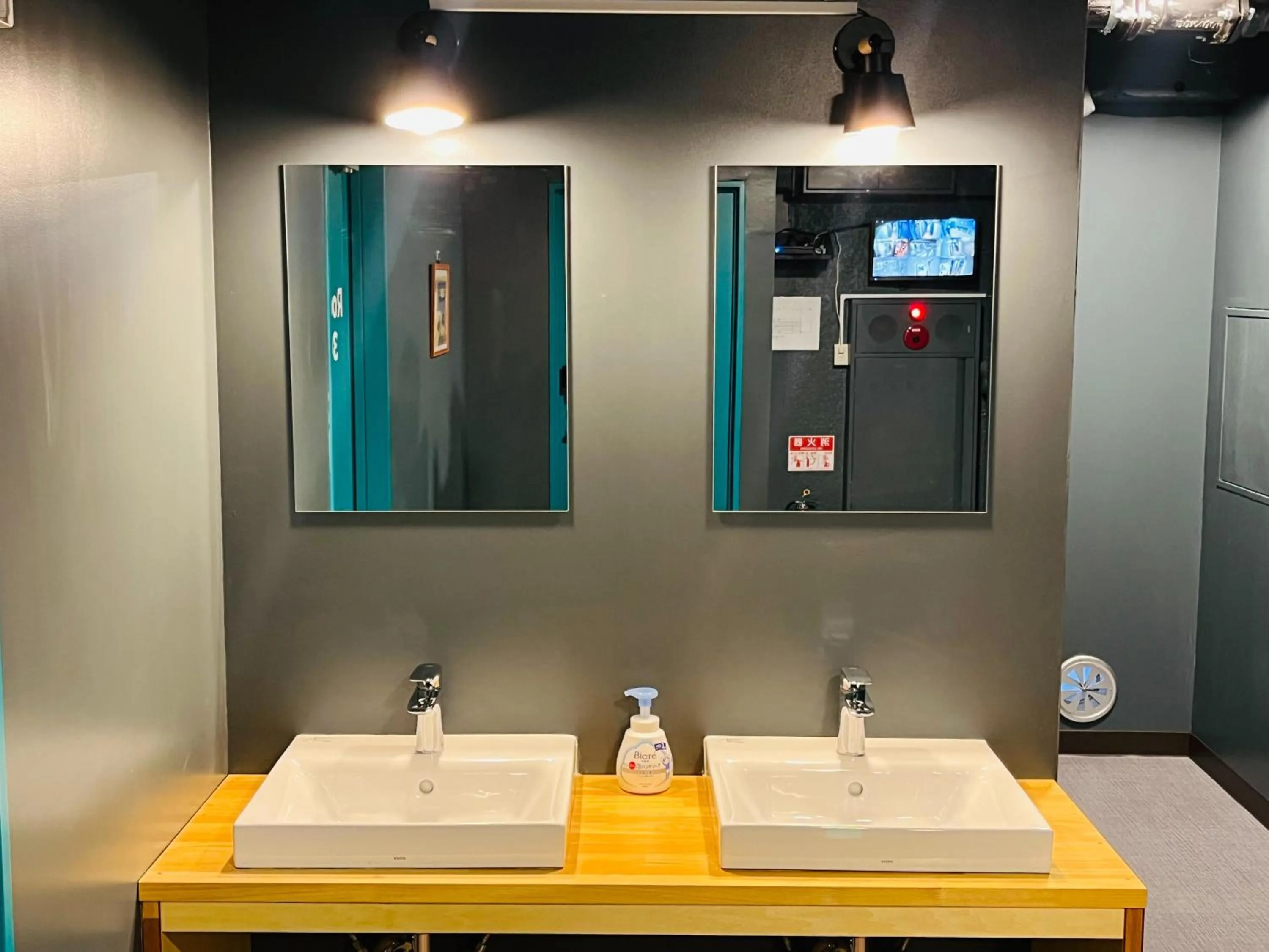 Toilet in Hinode Kagurazakaekimae Hotel