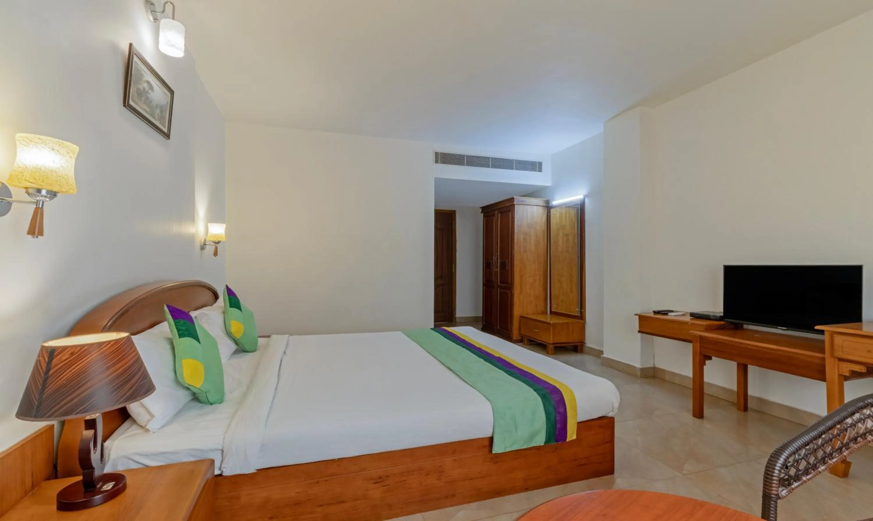 Bedroom, Bed in Treebo Sadhoo Heritage