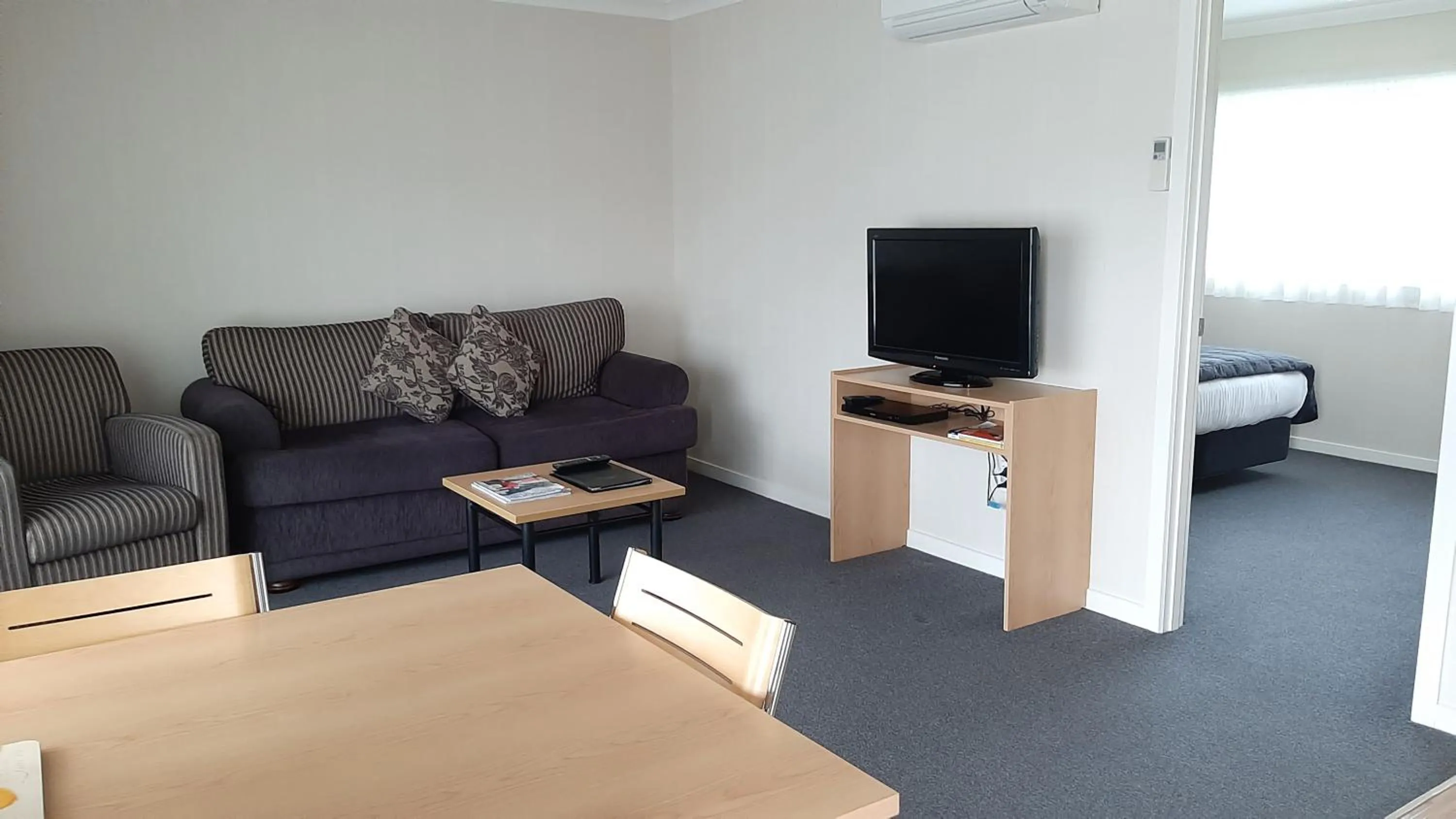 Living room in Central Motor Lodge
