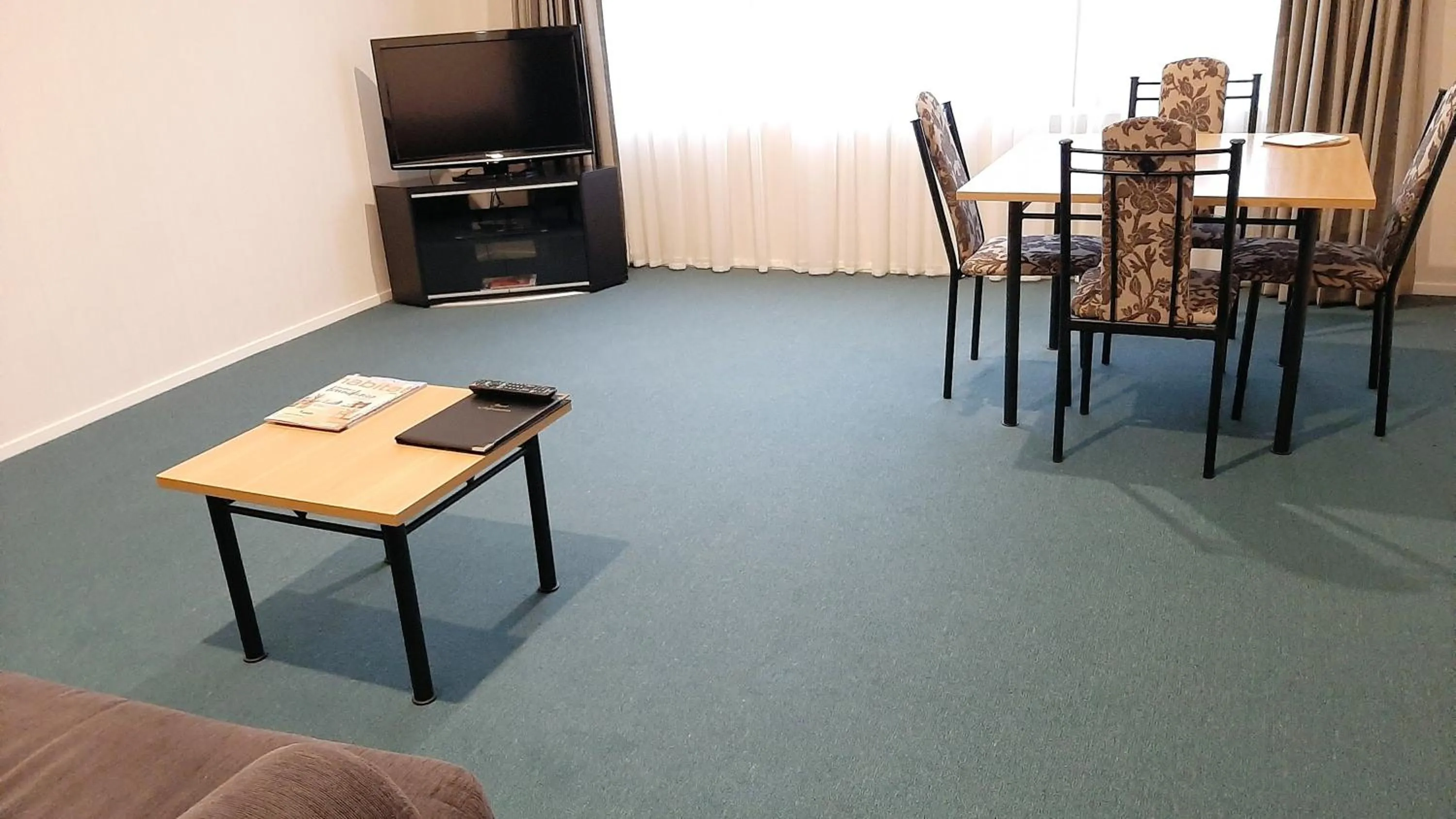 Living room in Central Motor Lodge