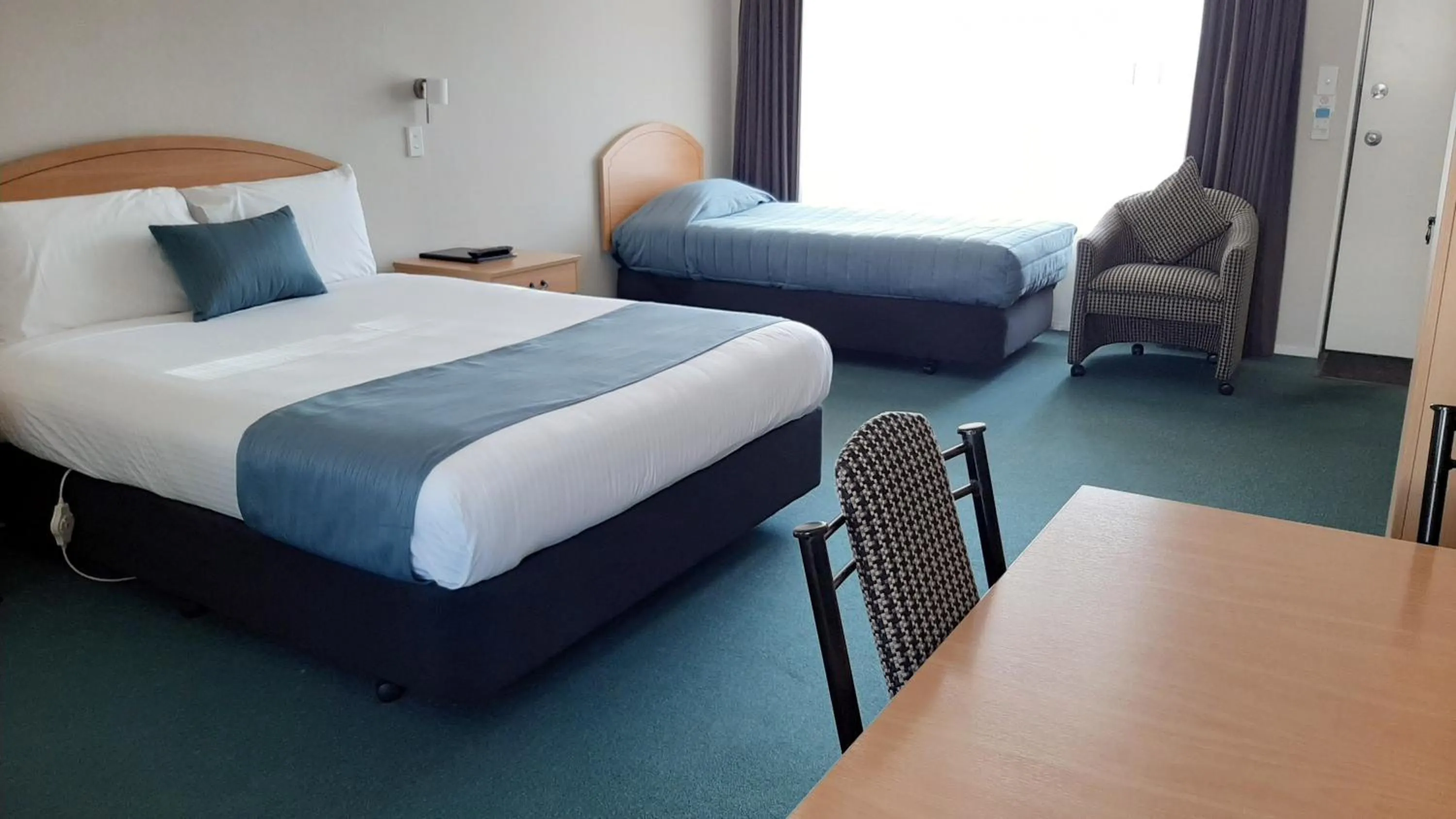 Bedroom, Bed in Central Motor Lodge