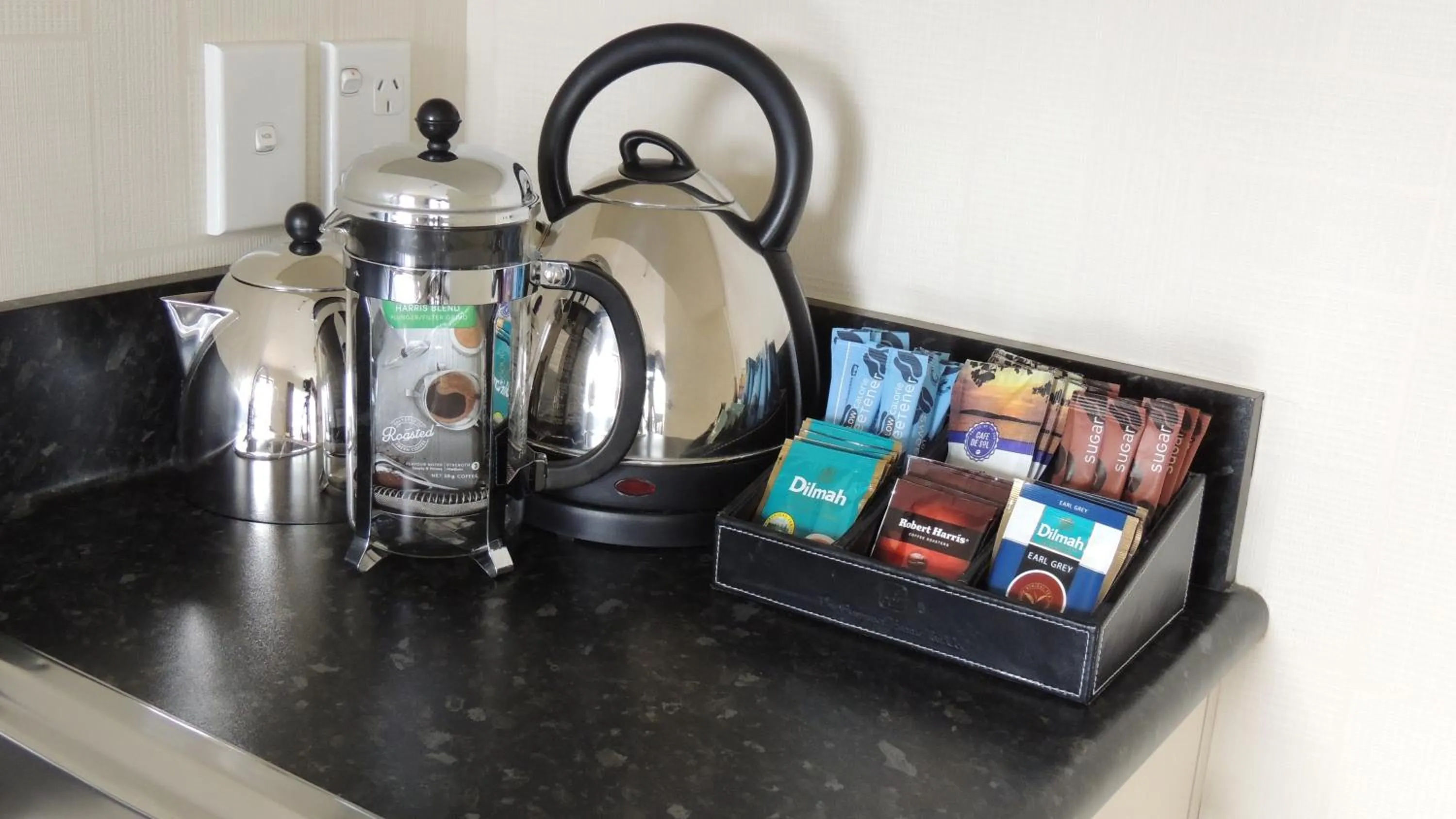 Coffee/tea facilities in Central Motor Lodge