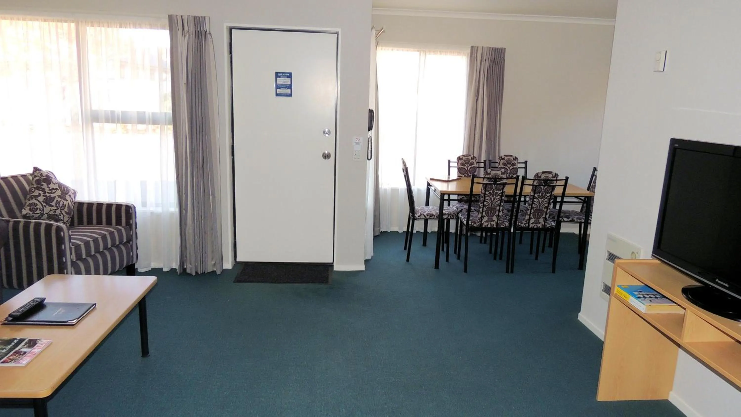 Living room in Central Motor Lodge