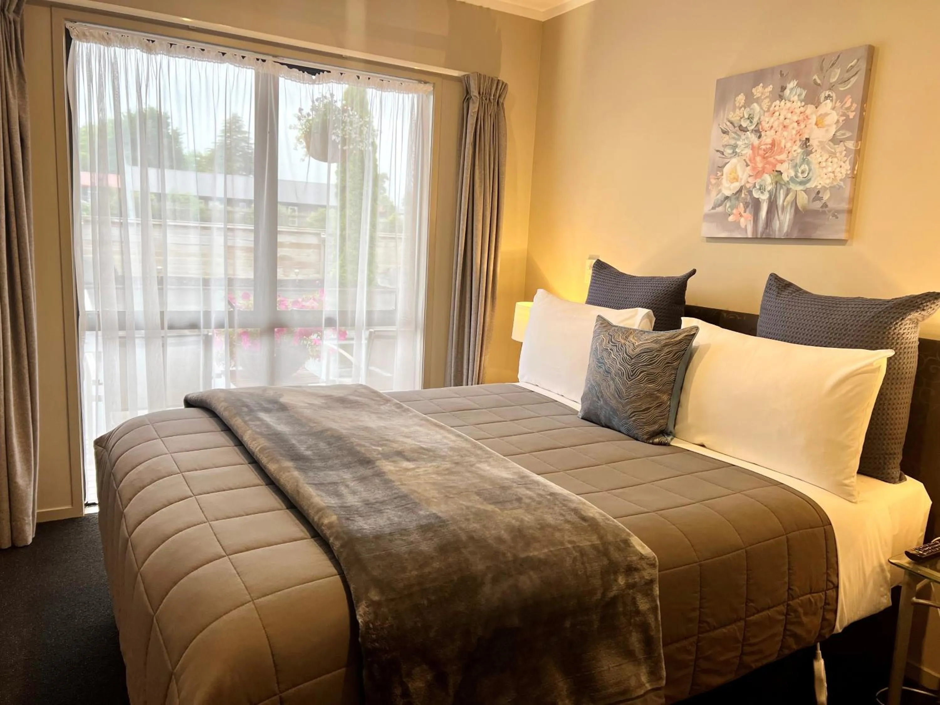 Property building, Bed in Ashbrook Motel Taupo