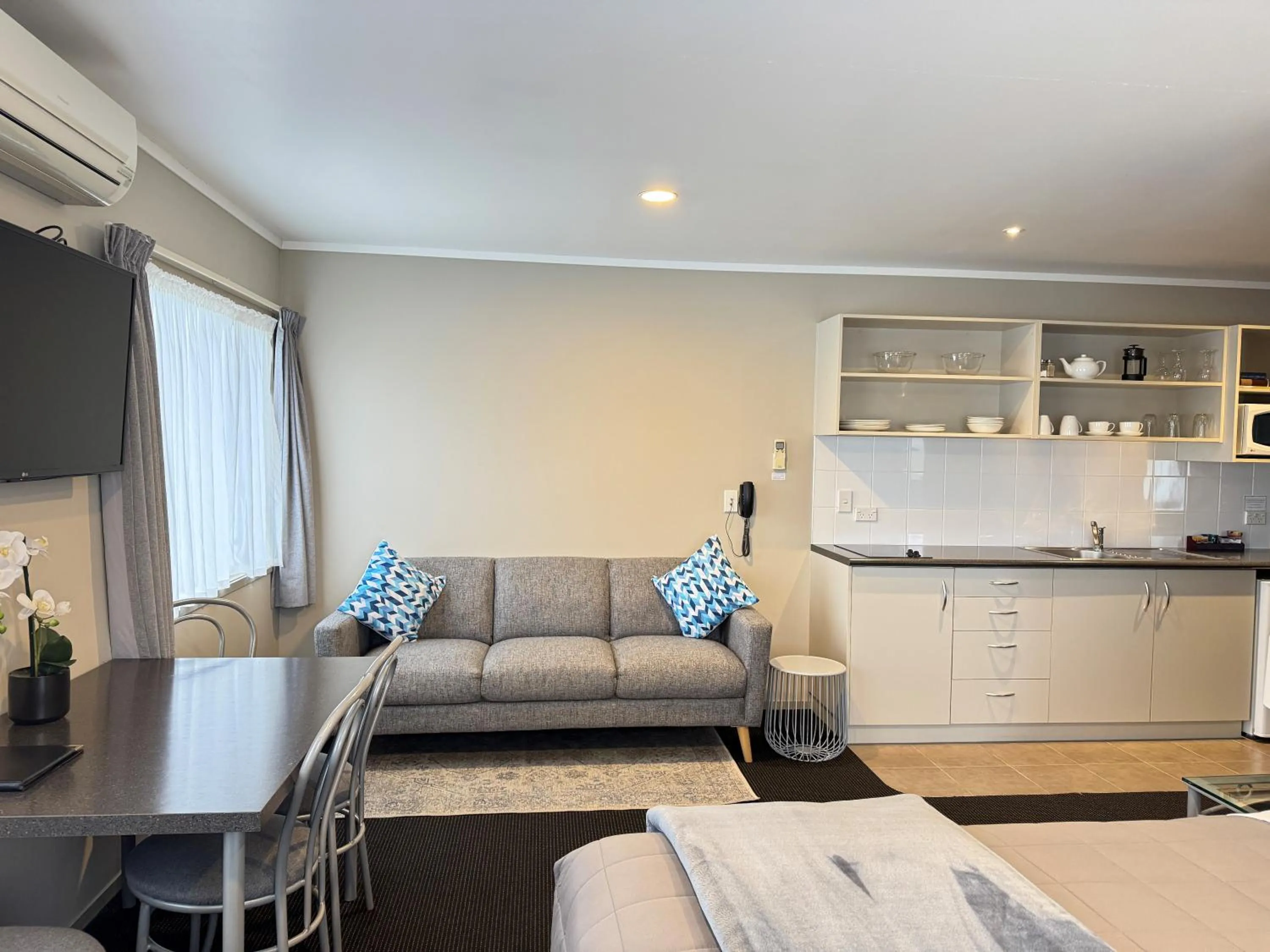 Lounge or bar in Ashbrook Motel Taupo