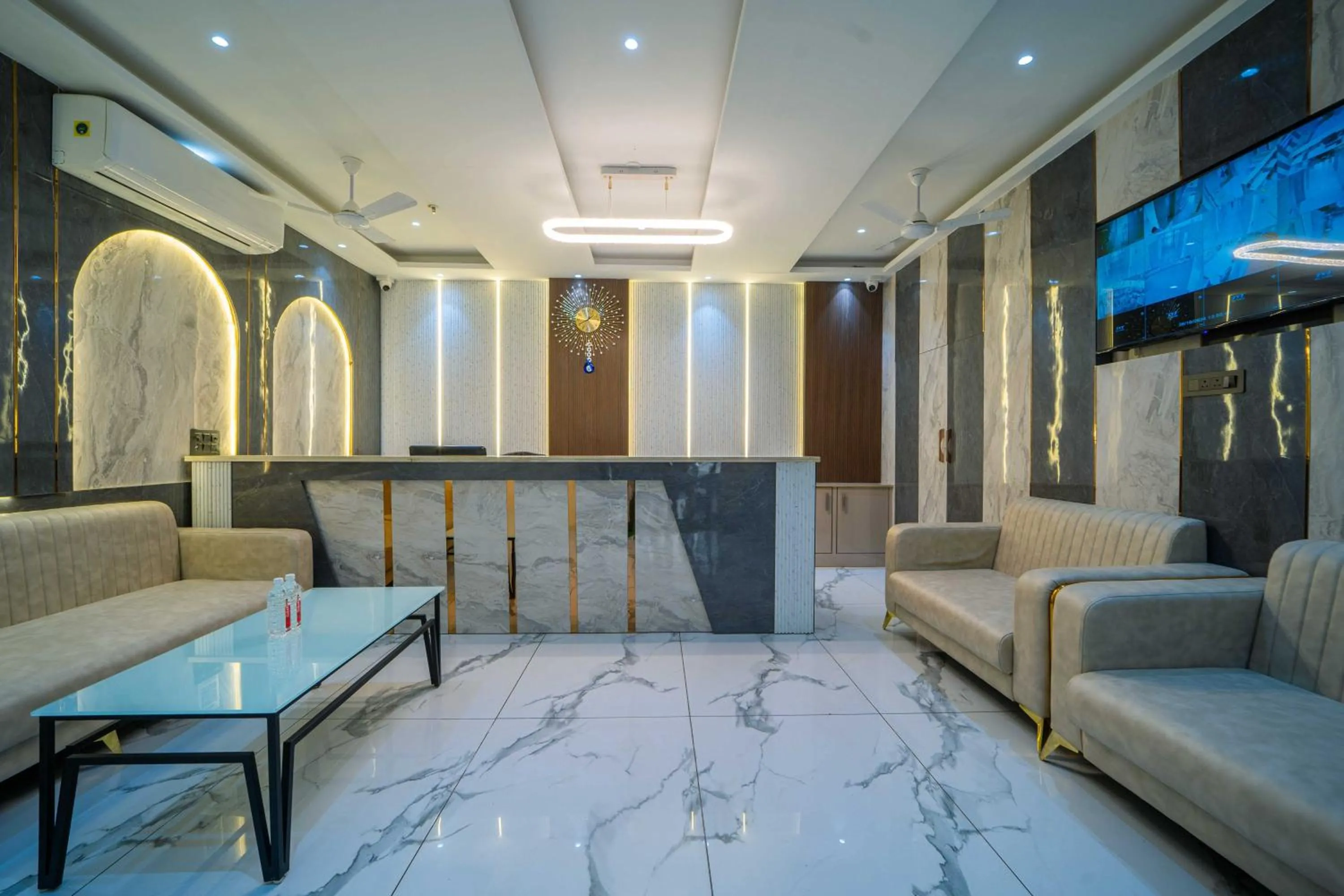 Lobby or reception in Treebo Gemstone