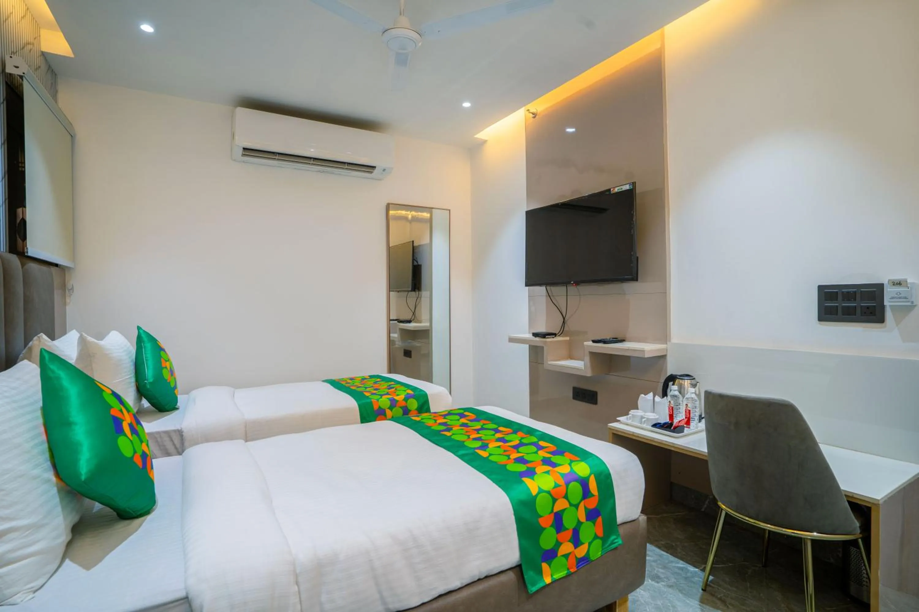 Bedroom, Bed in Treebo Gemstone