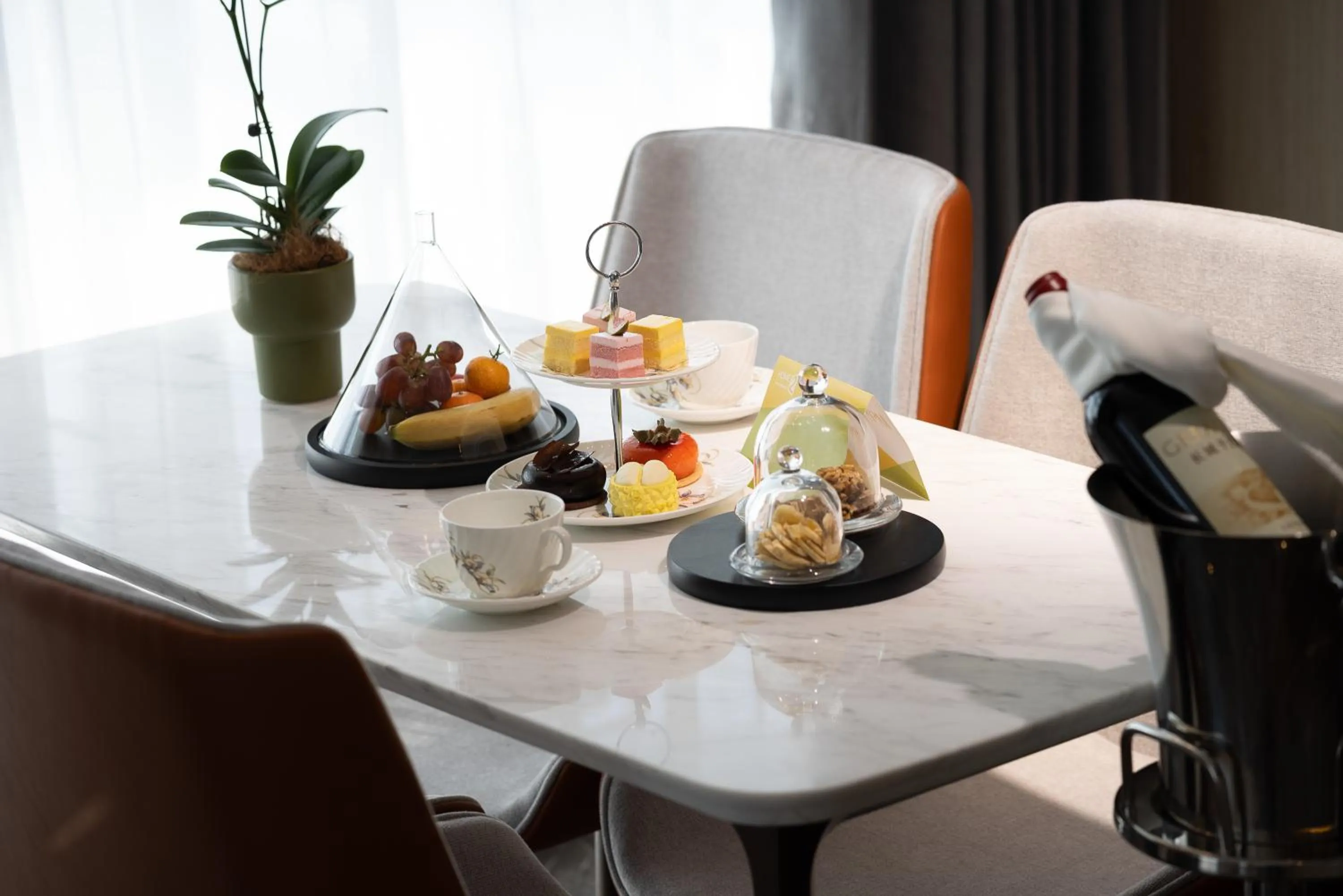 Food and drinks in Home2 Suite by Hilton Chaozhou