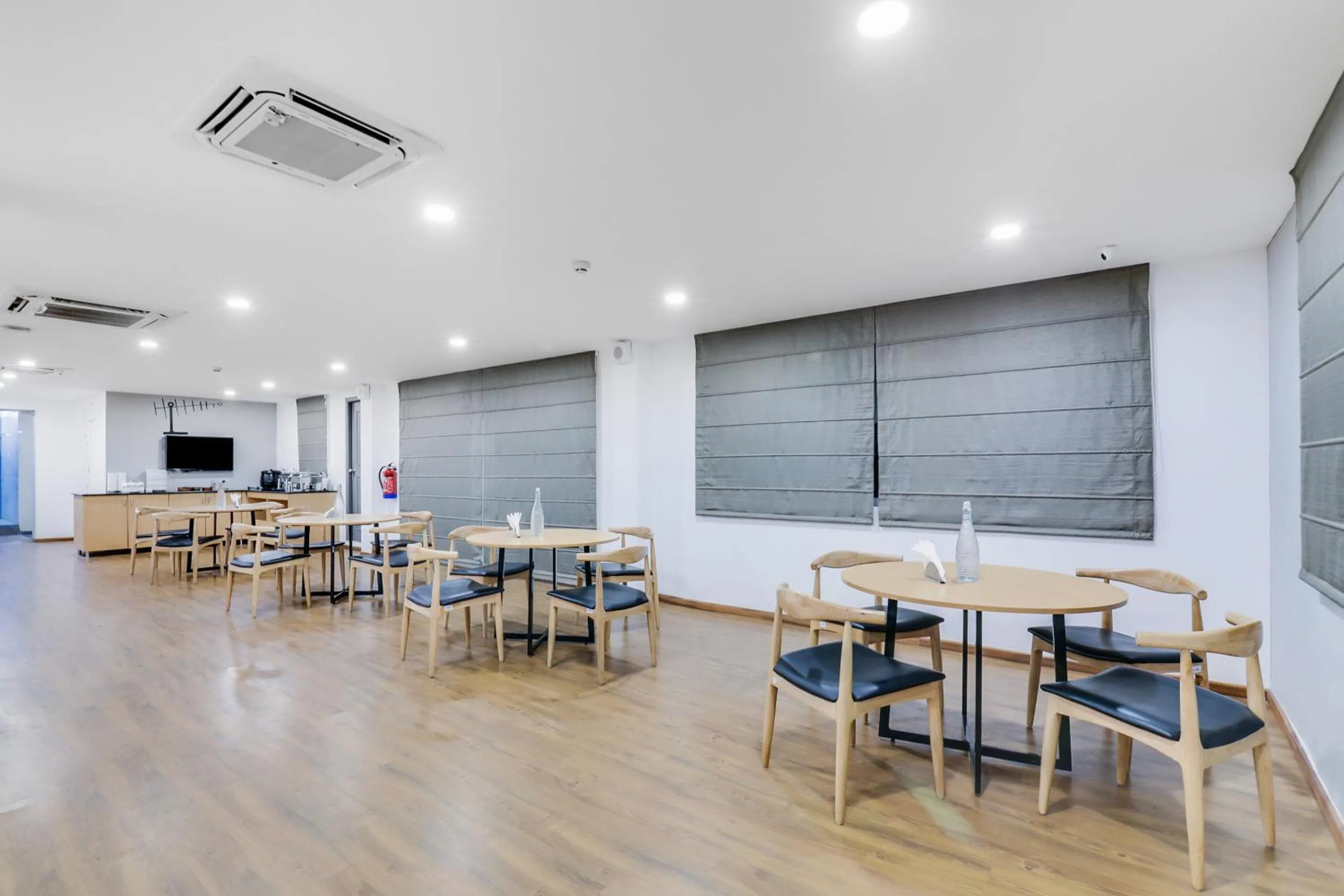 Restaurant/places to eat in Townhouse Welcome INN