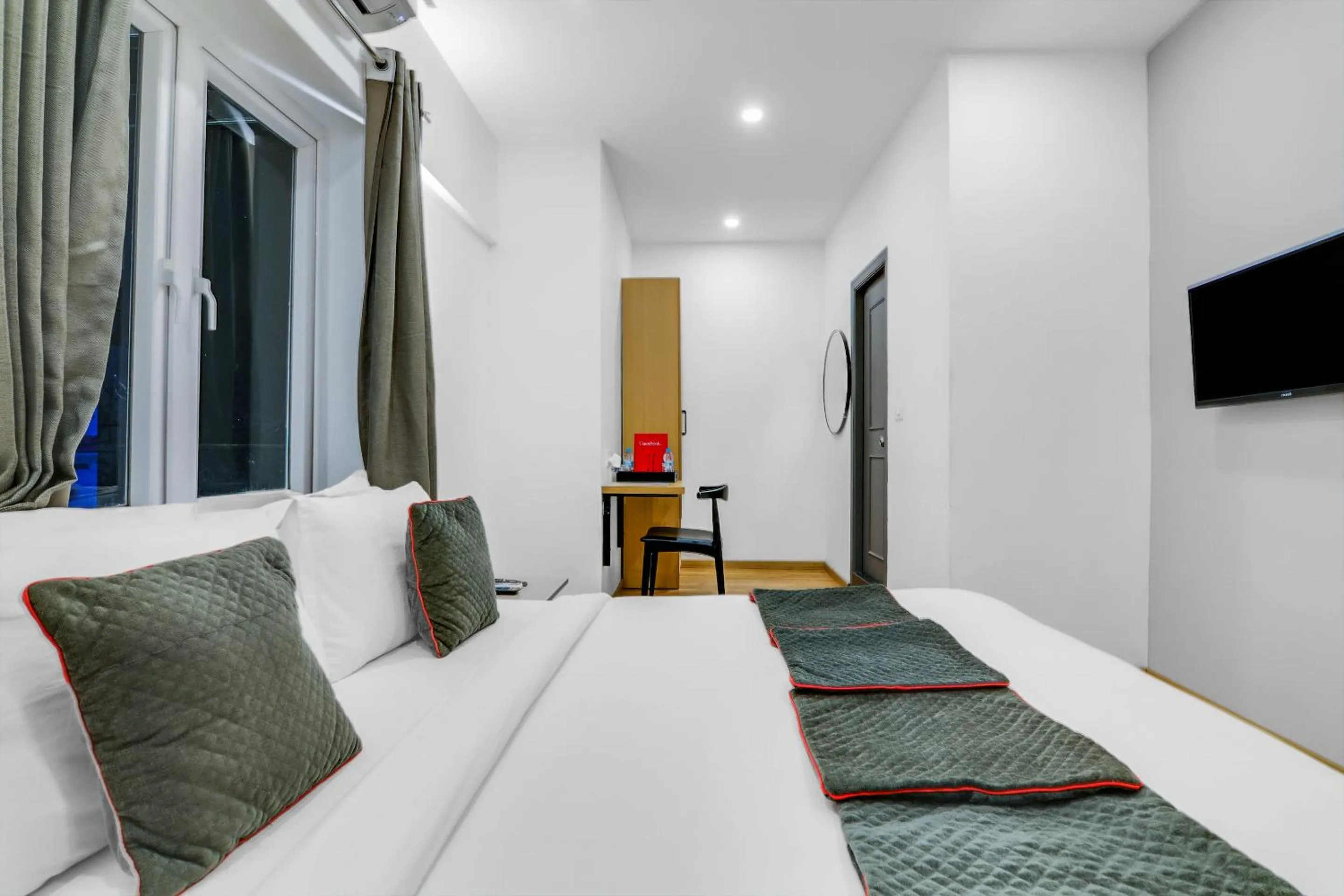 Bedroom, Bed in Townhouse Welcome INN