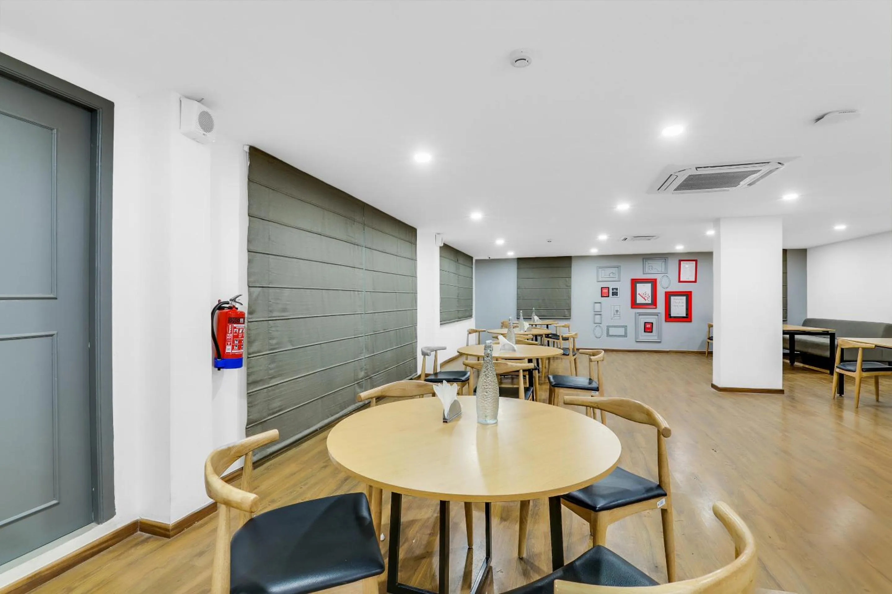 Restaurant/places to eat in Townhouse Welcome INN