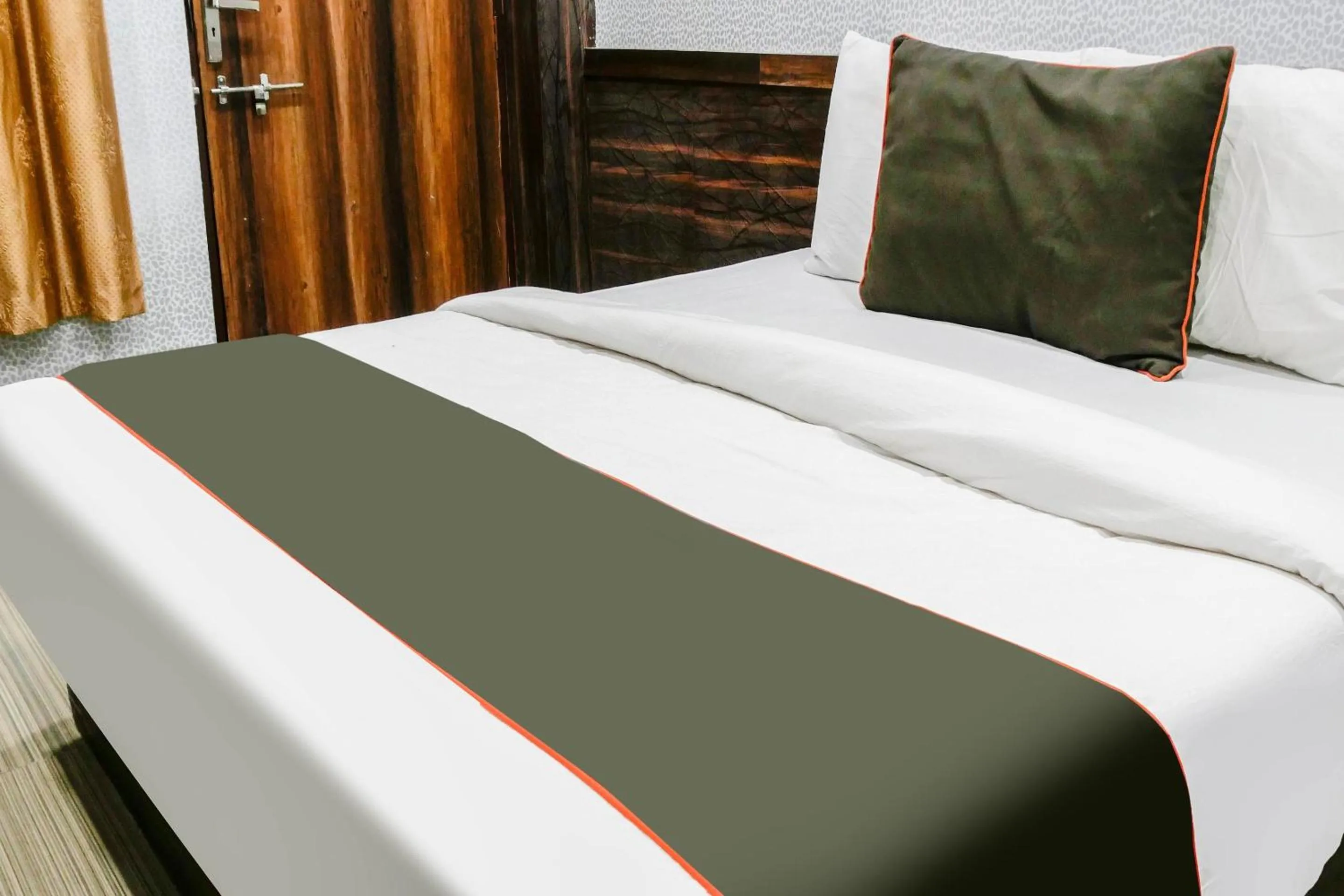 Bedroom, Bed in Super Collection O Hotel Day & Night