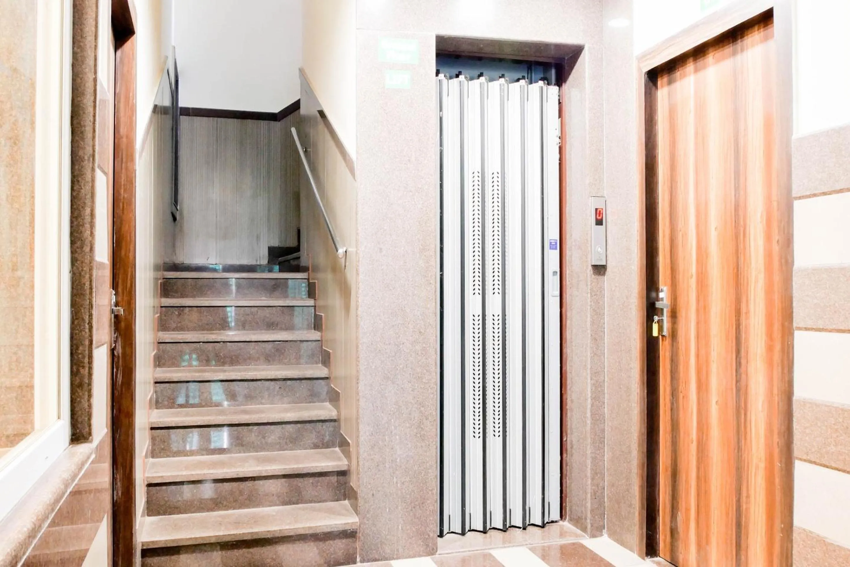 Lobby or reception in Super Collection O Hotel Day & Night