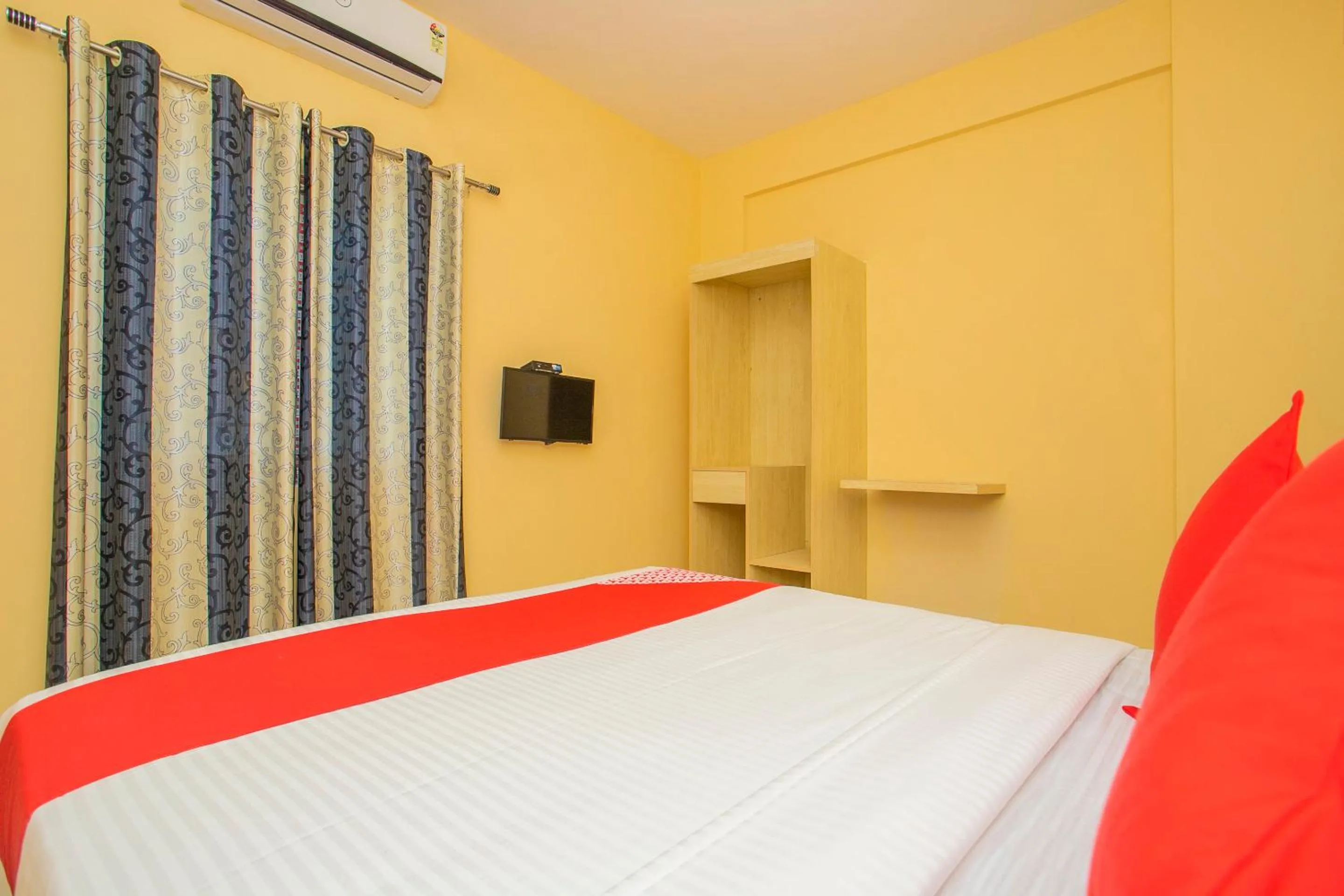 Bedroom, Bed in Hotel O Varcity Emerald Near Ragigudda Sri Prasanna Anjaneyaswamy Temple