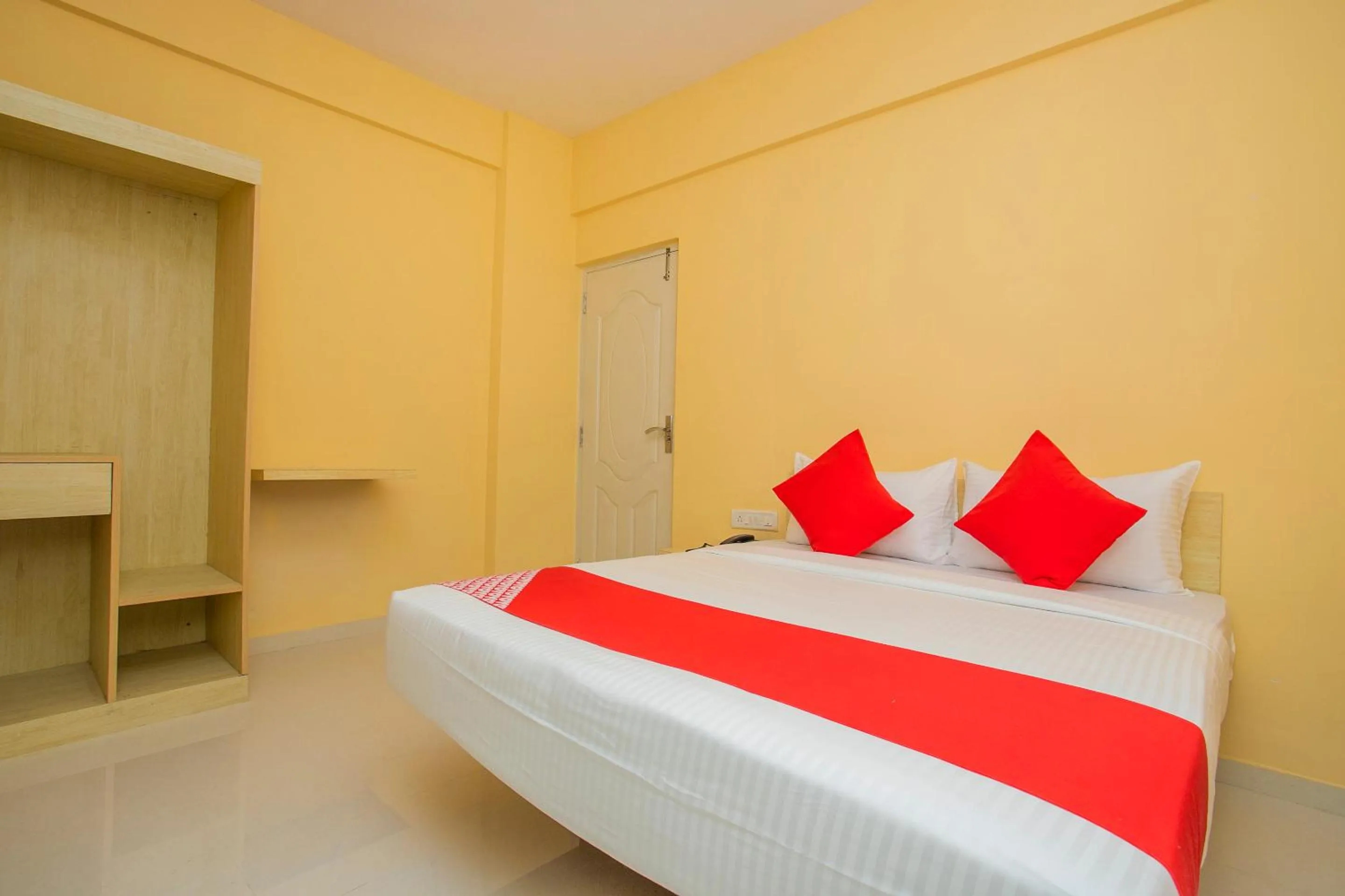 Bedroom, Bed in Hotel O Varcity Emerald Near Ragigudda Sri Prasanna Anjaneyaswamy Temple
