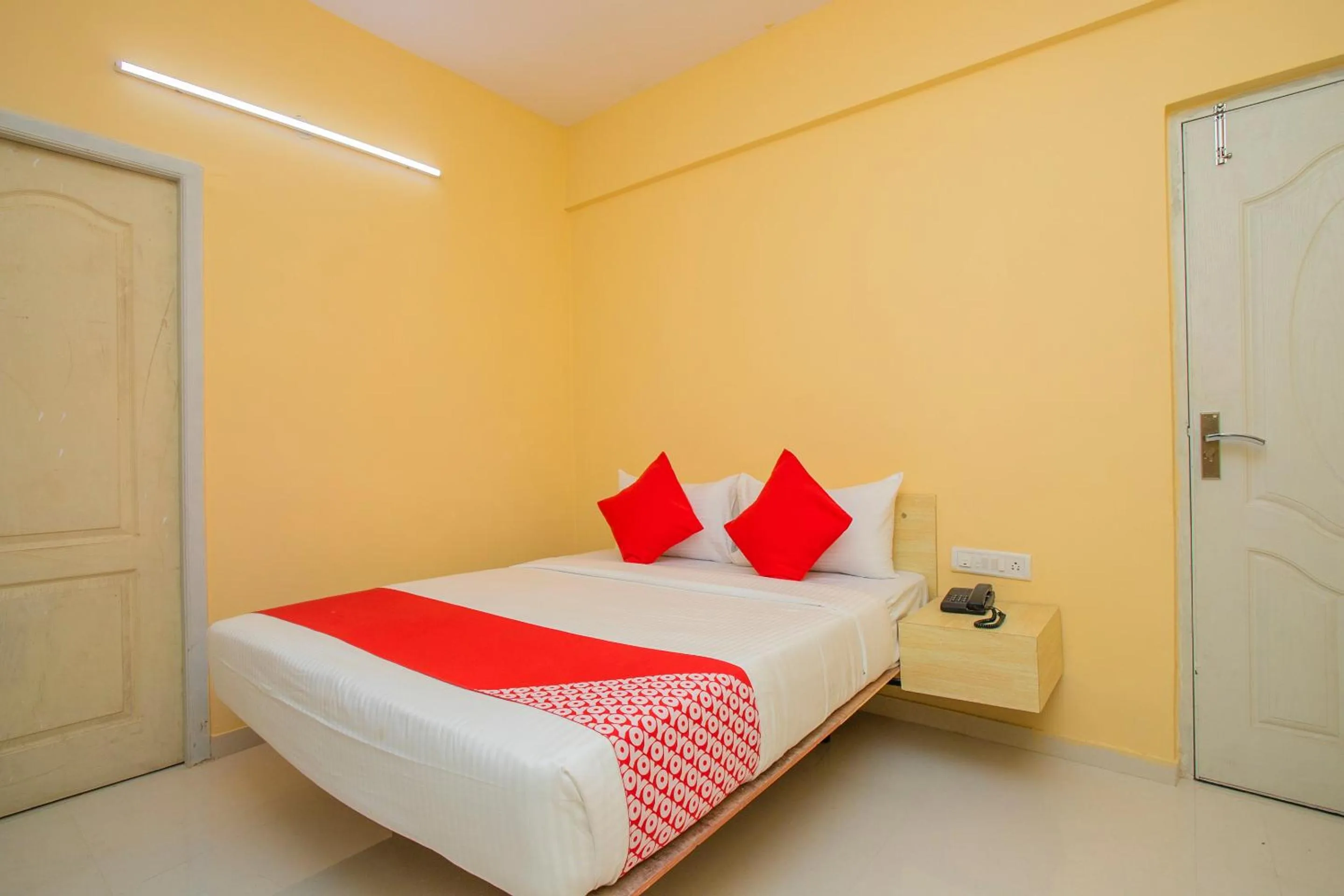 Bedroom, Bed in Hotel O Varcity Emerald Near Ragigudda Sri Prasanna Anjaneyaswamy Temple