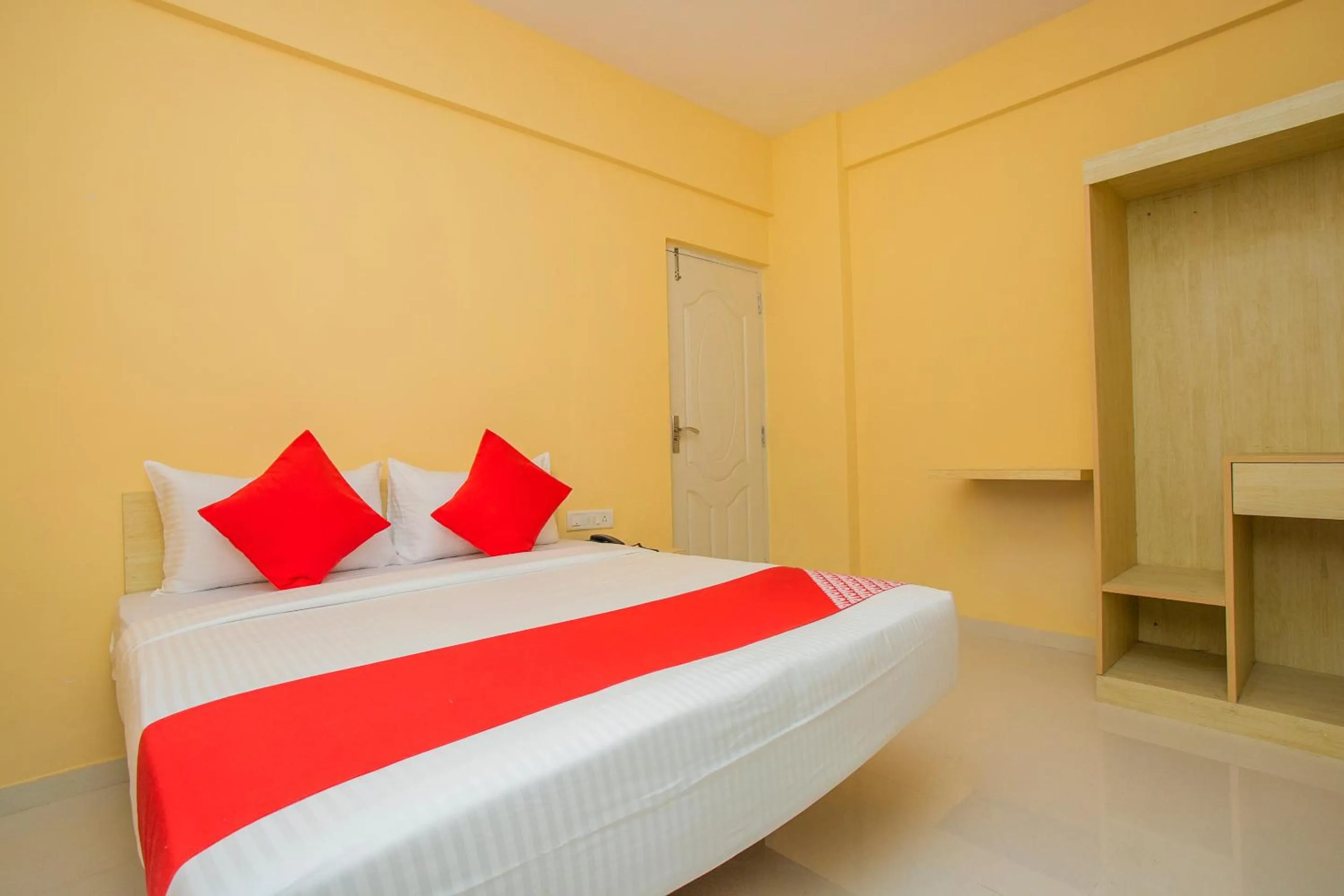 Bedroom, Bed in Hotel O Varcity Emerald Near Ragigudda Sri Prasanna Anjaneyaswamy Temple