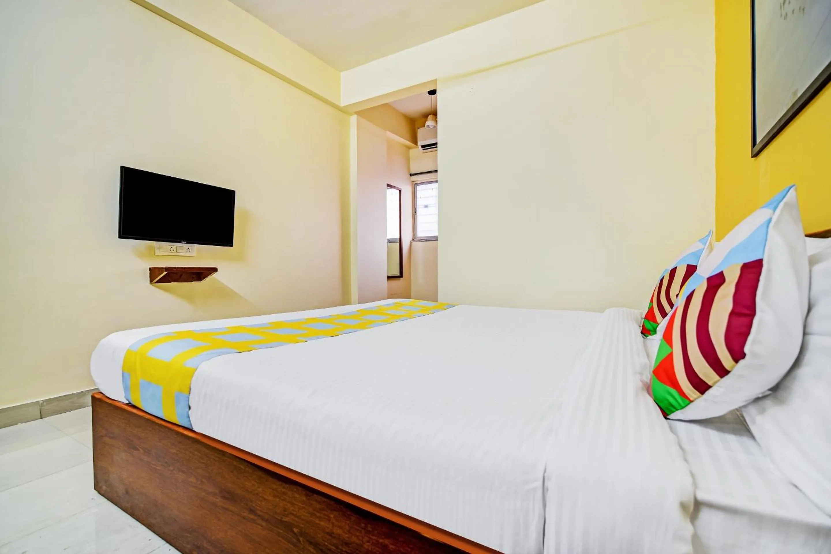 Bedroom, Bed in Hotel O Saiinn