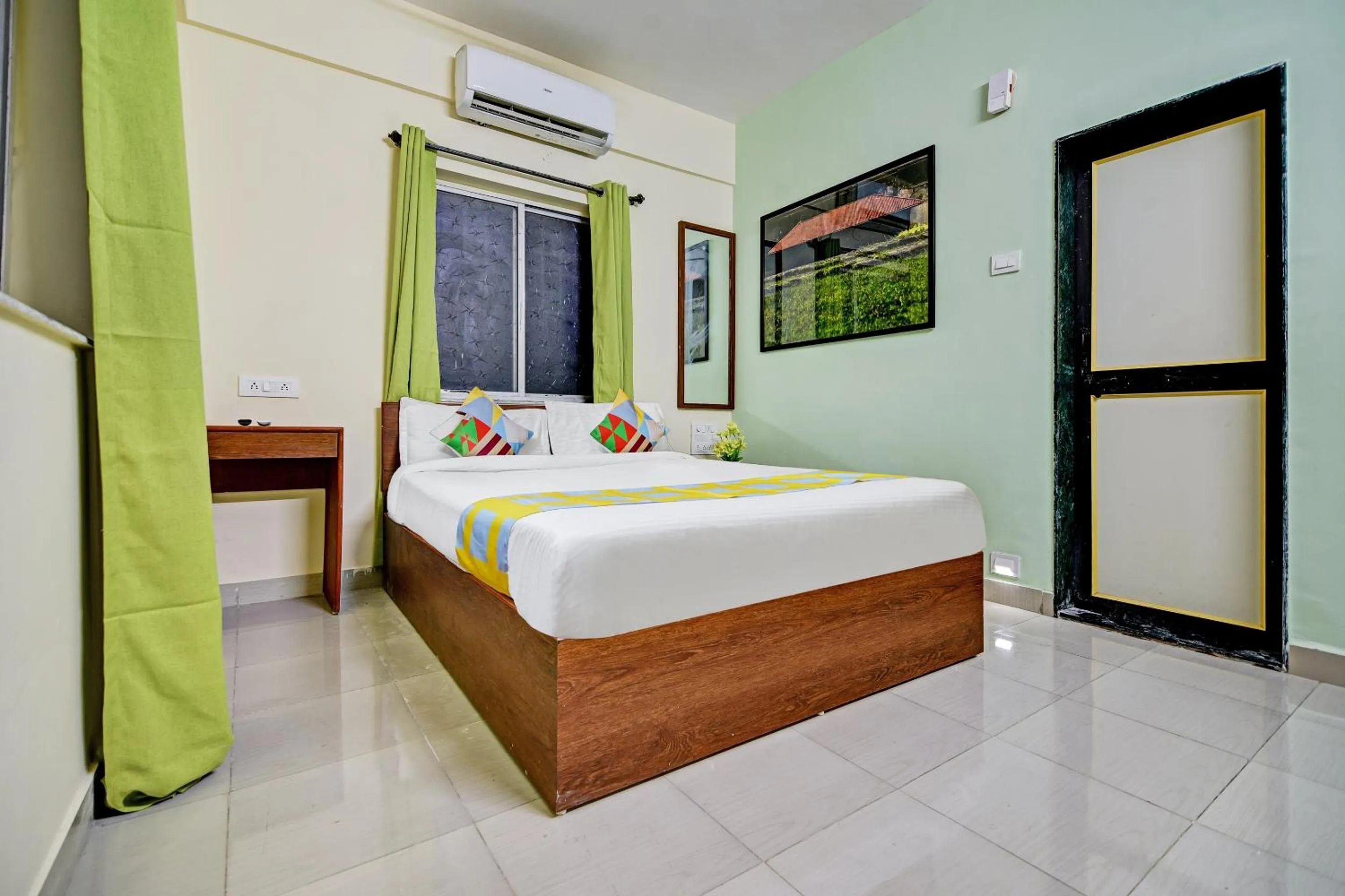 Bedroom, Bed in Hotel O Saiinn