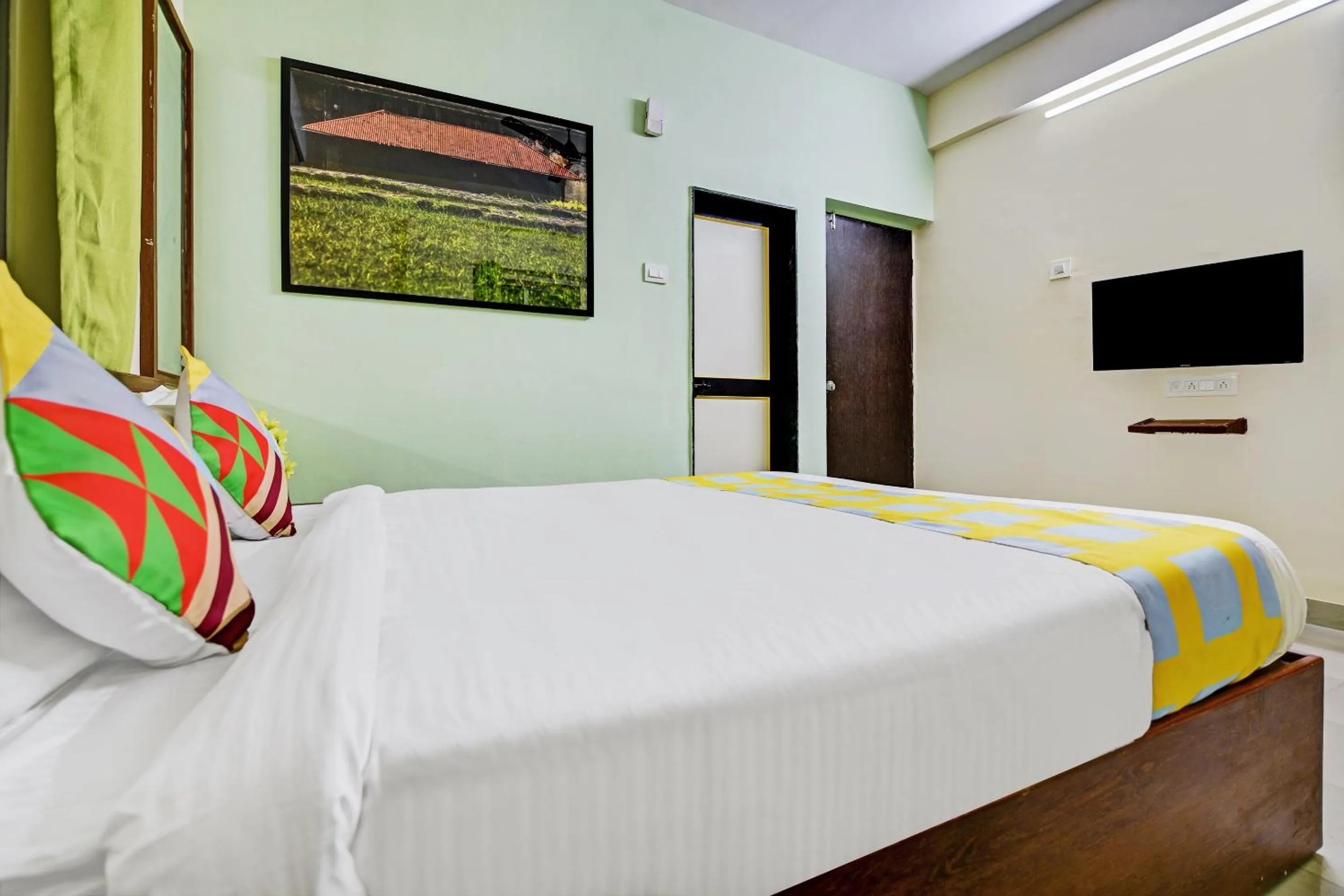 Bedroom, Bed in Hotel O Saiinn