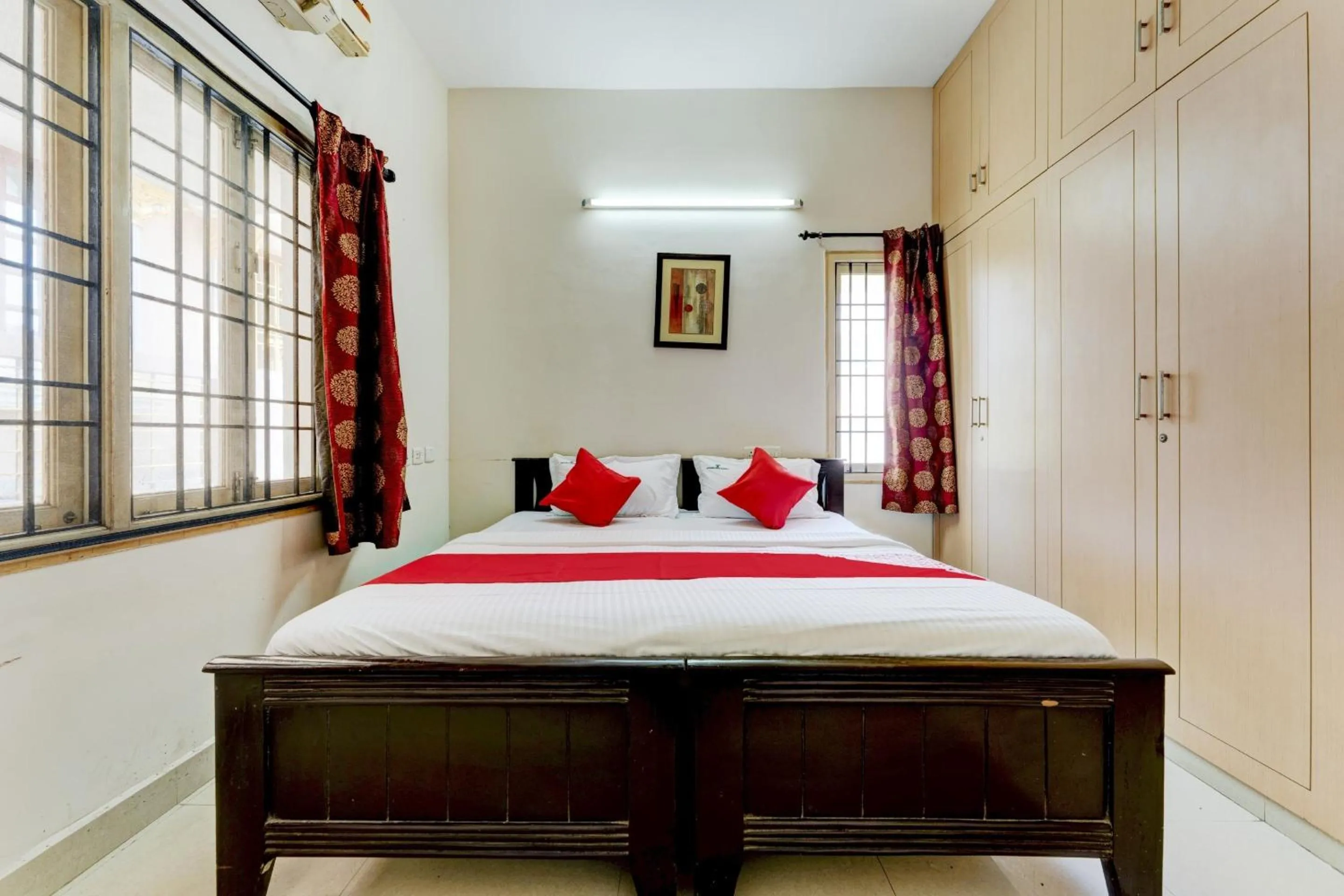 Hotel O J2 Service Apartment