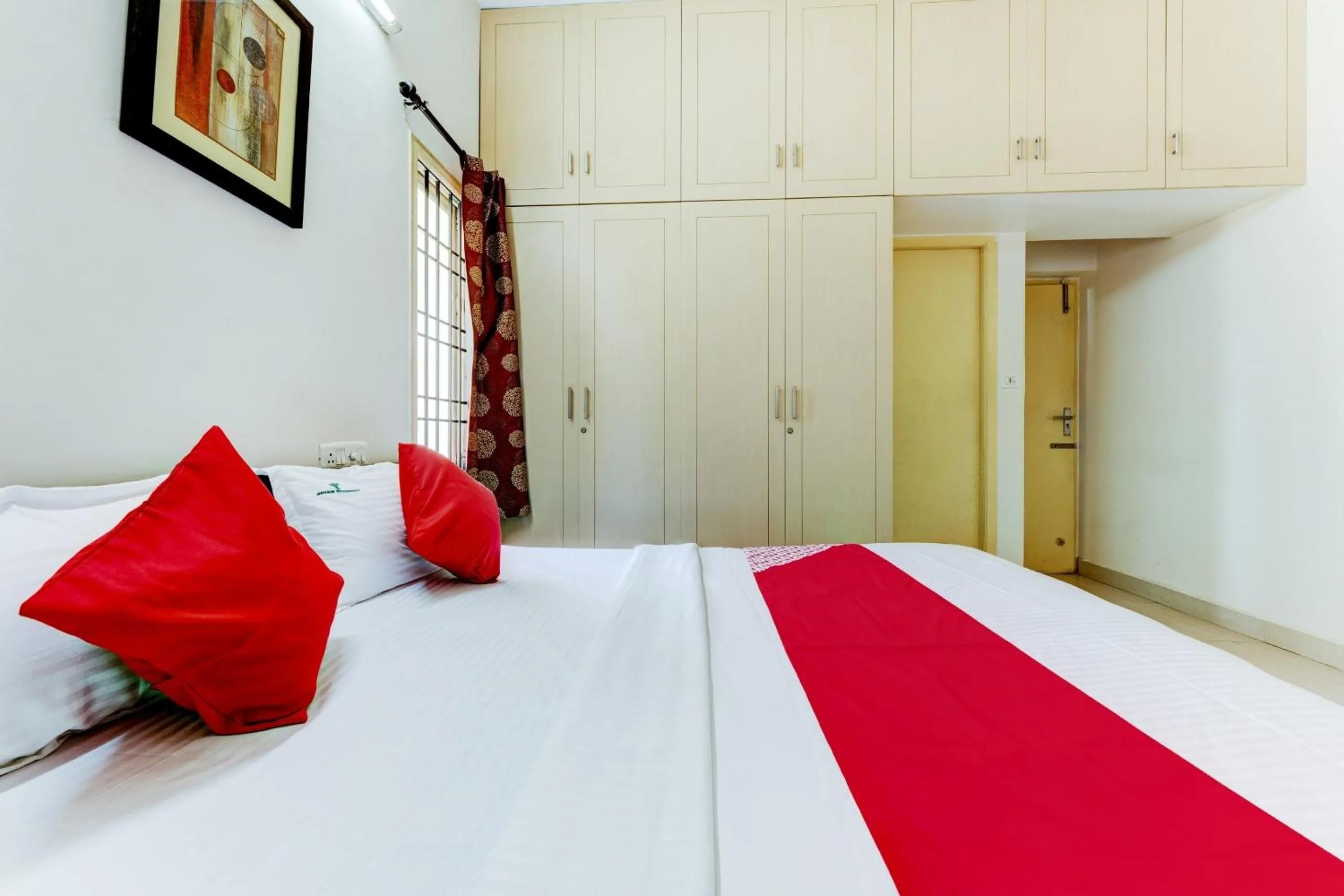 Hotel O J2 Service Apartment
