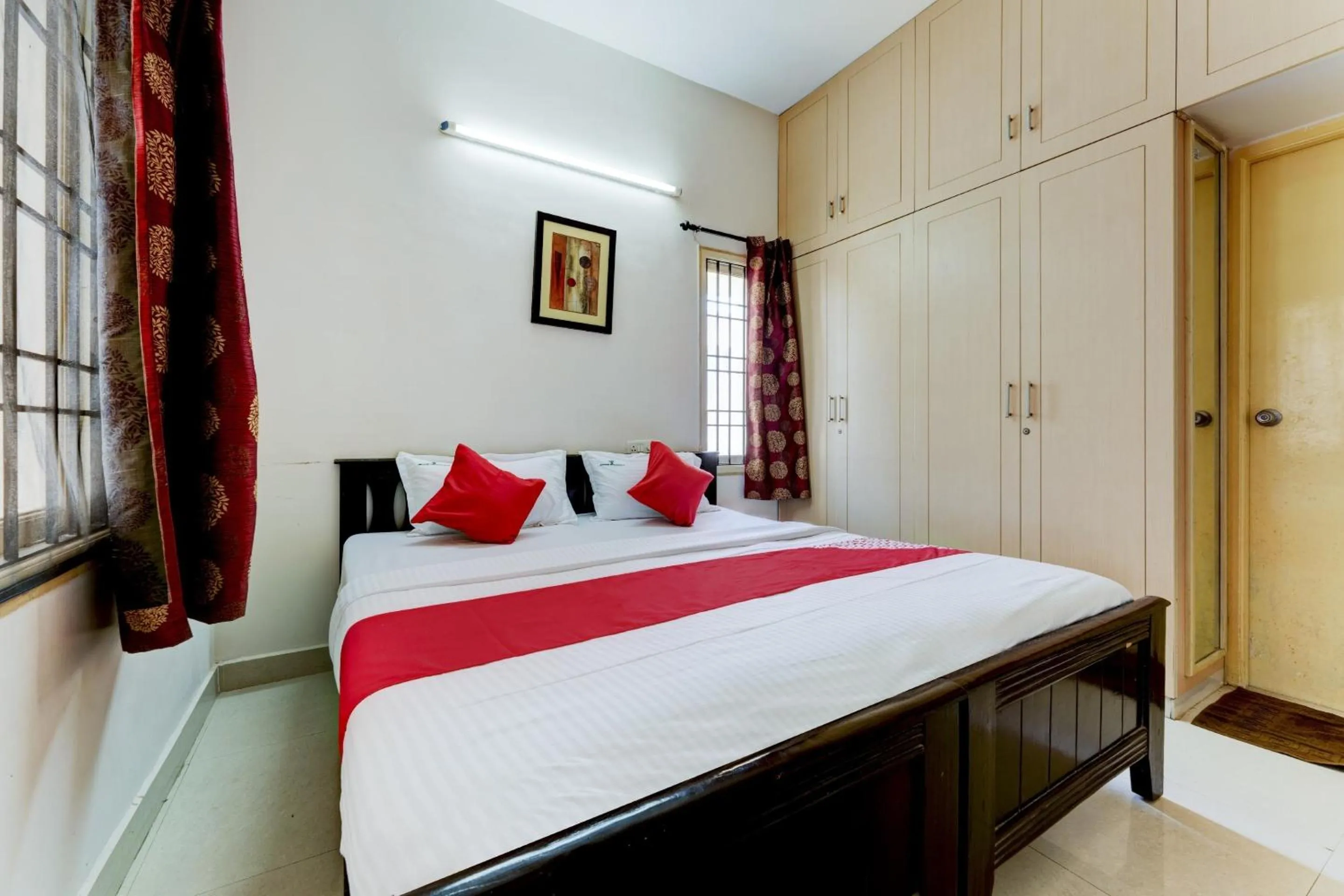 Hotel O J2 Service Apartment