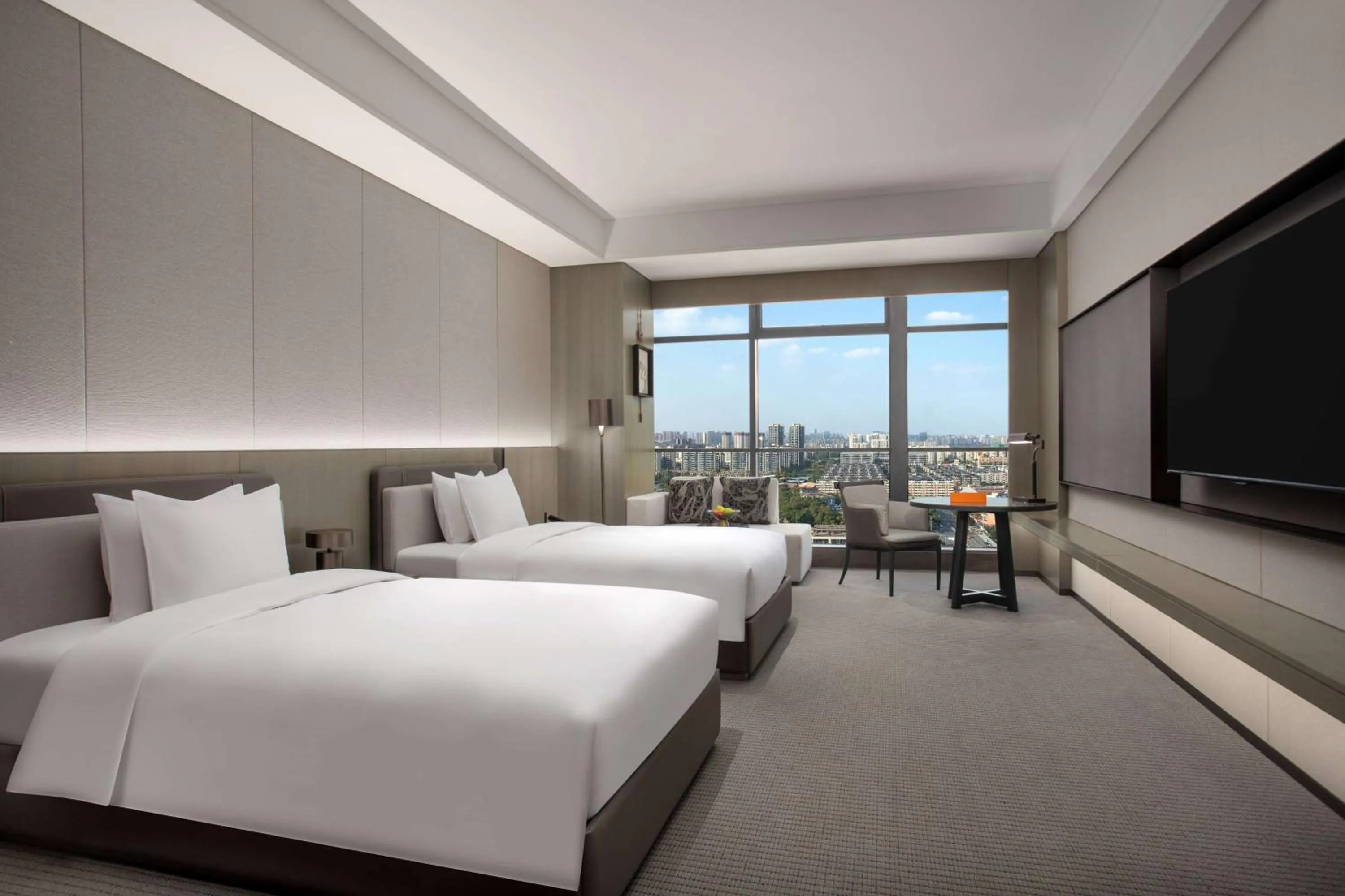 Photo of the whole room, Bed in Wyndham Grand Chengdu East