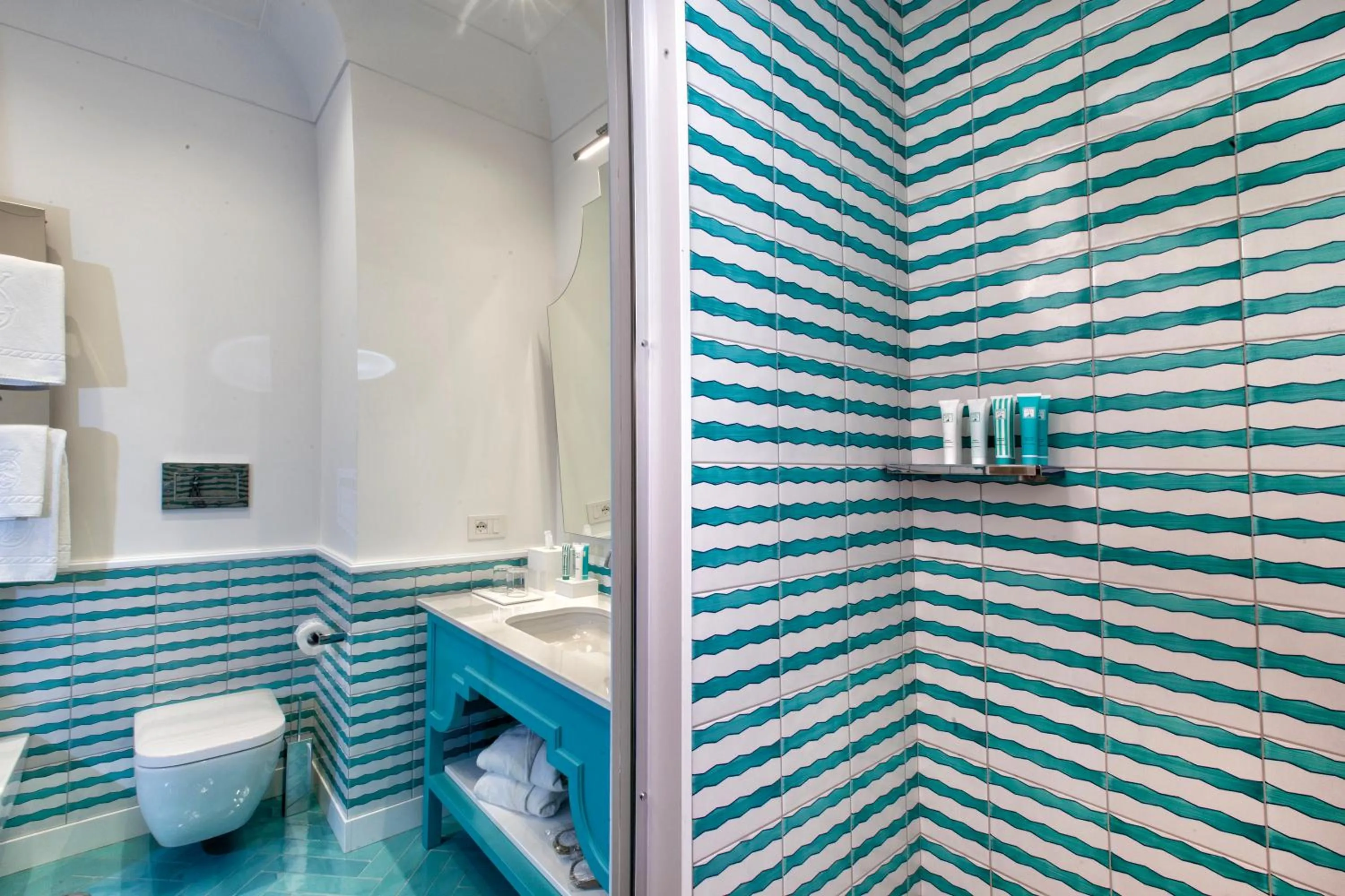 Shower in Grand Hotel Europa Palace Sorrento