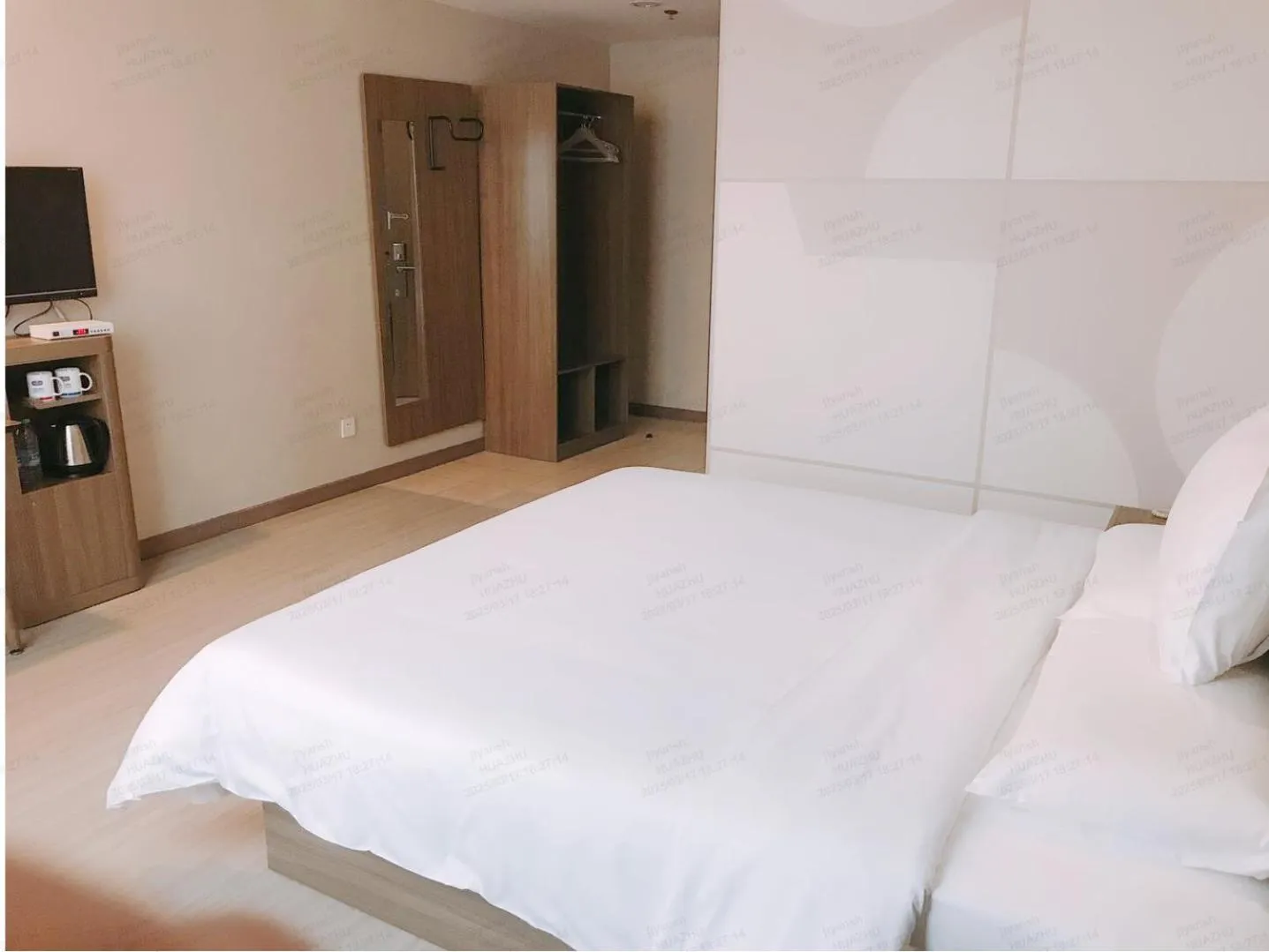 Bed in Hanting Hotel Shanghai Waigaoqiao Free Trade Zone Jingao Road