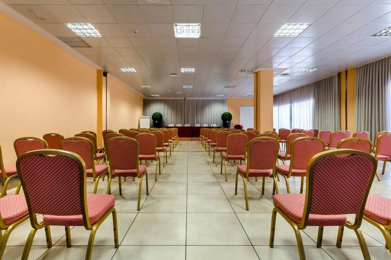 Business facilities in Alcalá Plaza