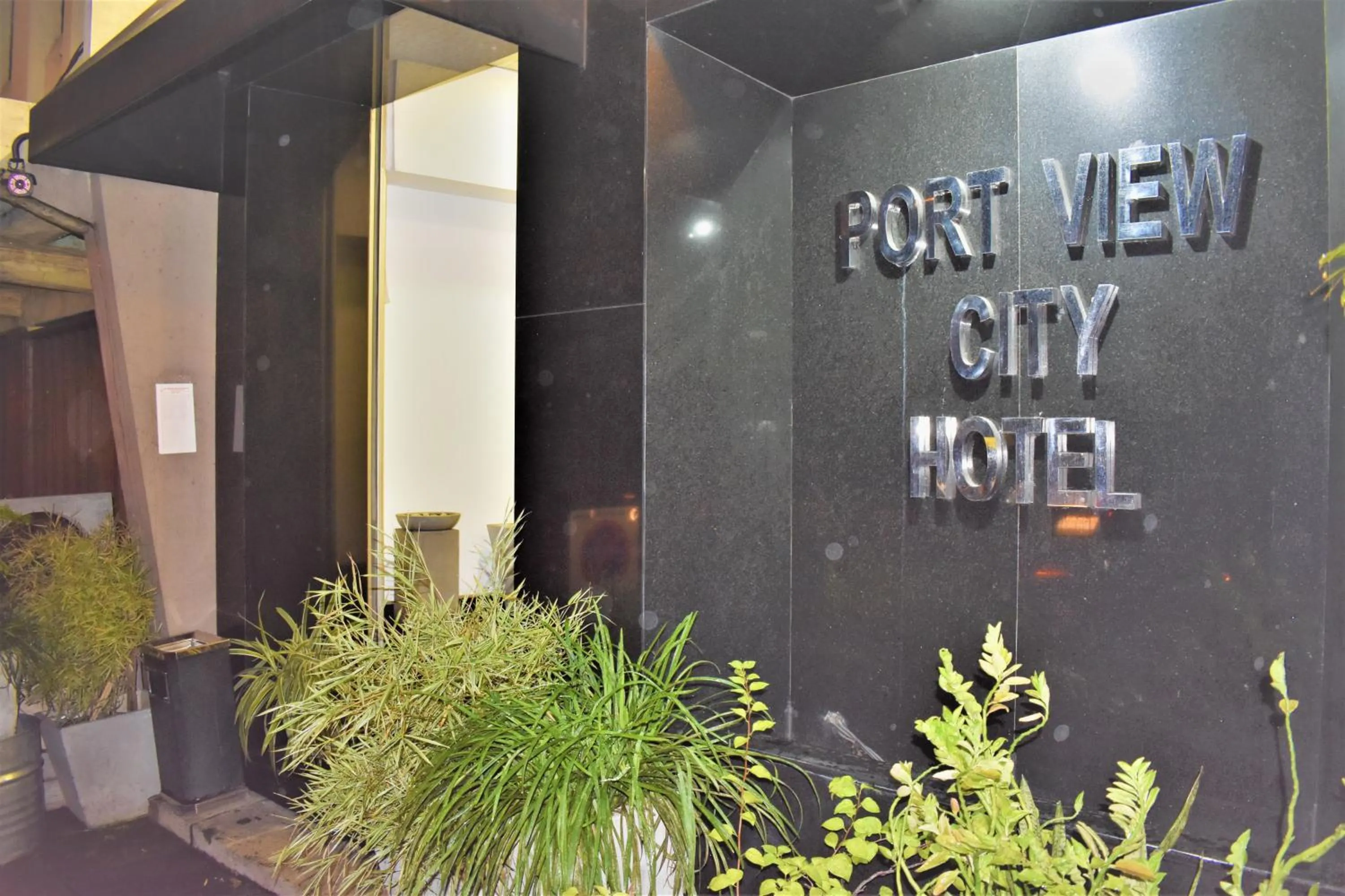 Logo/Certificate/Sign in Port View City Hotel
