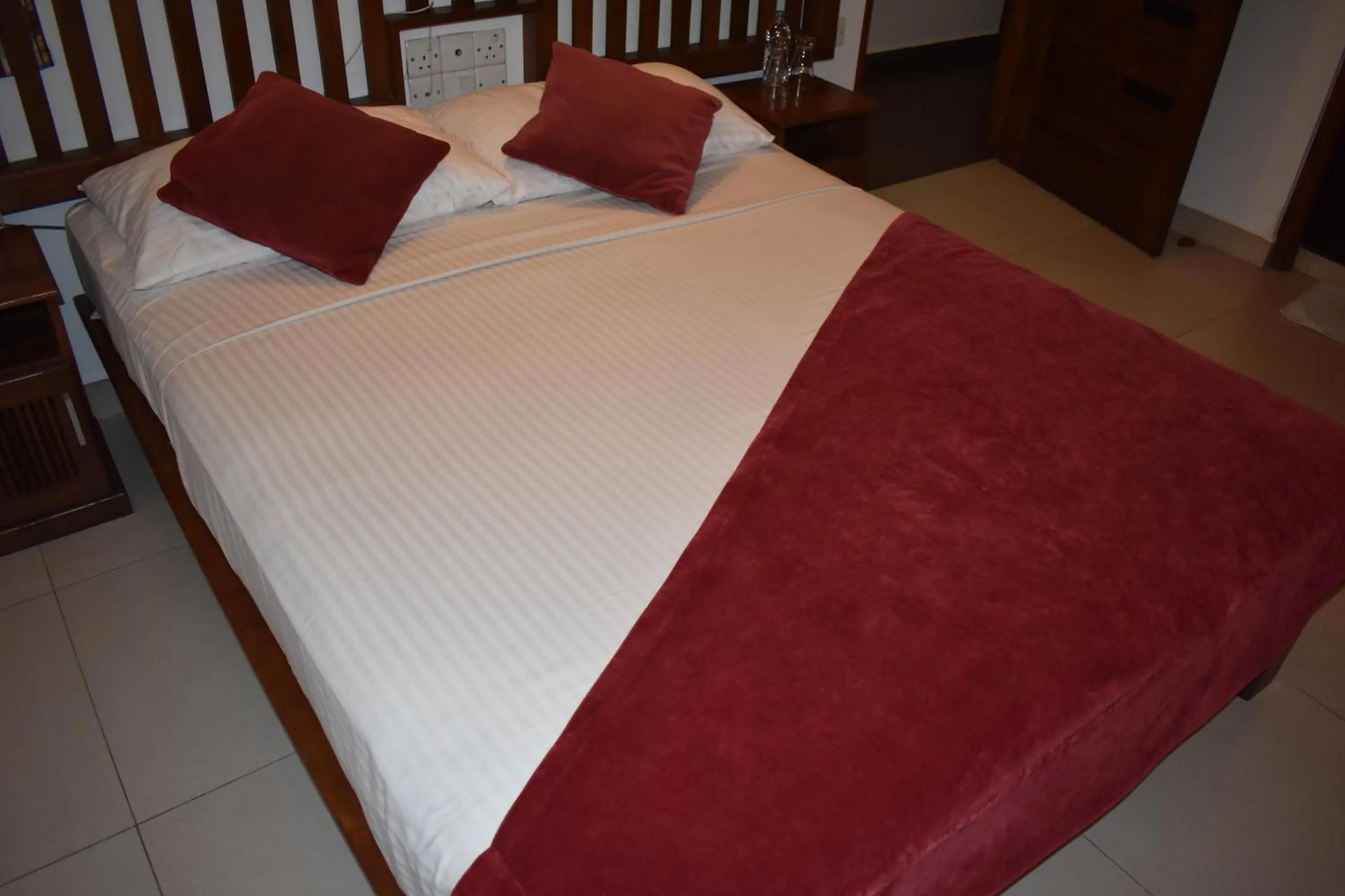 Photo of the whole room, Bed in Port View City Hotel