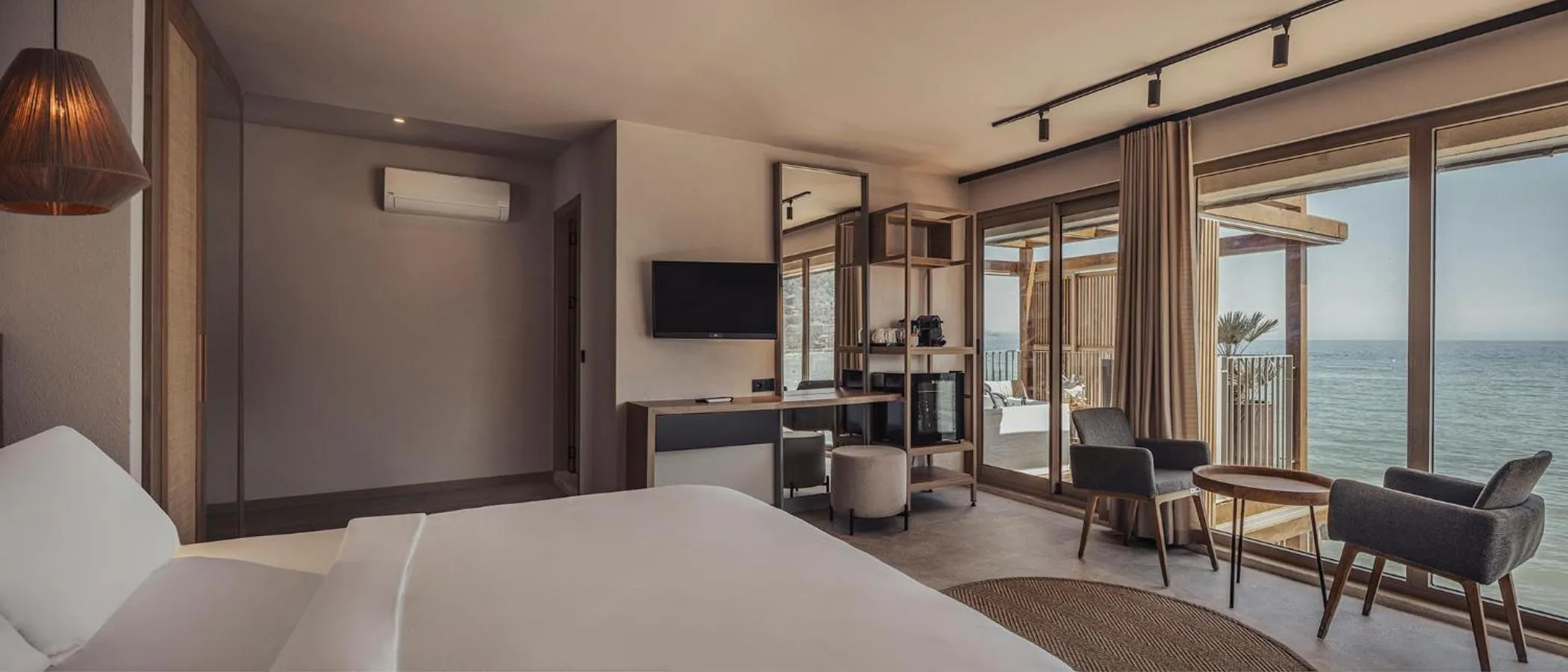 Bed in En Vie Beach Boutique Hotel - Adults Only