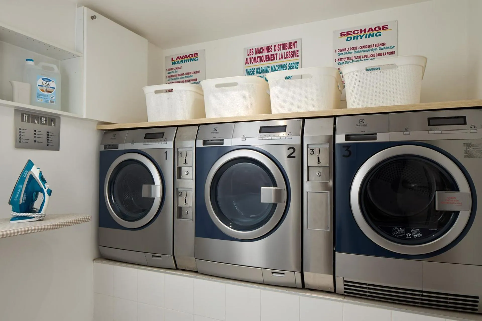 washing machine in Hotel Résidence Paris Asnières