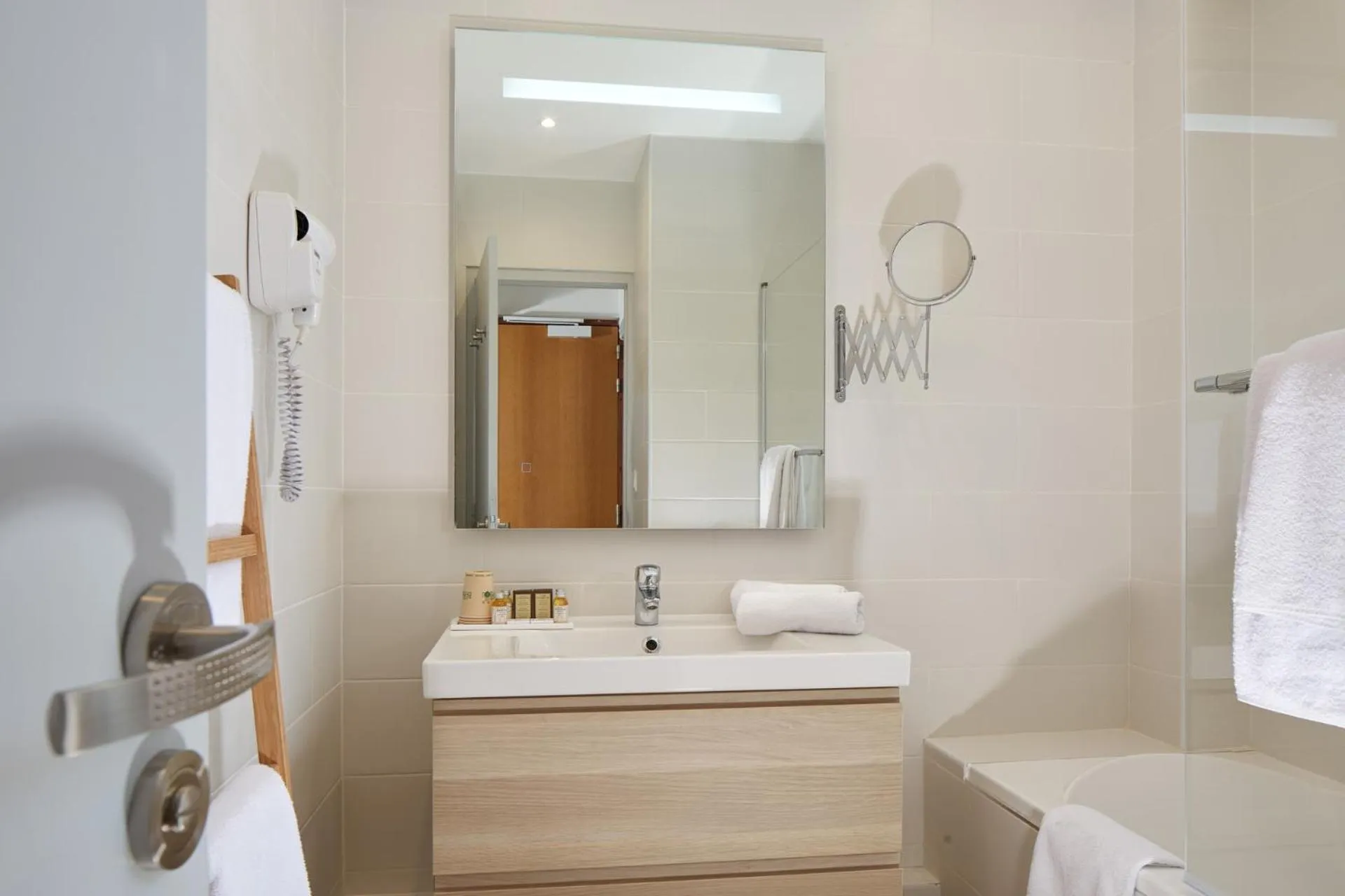 Bathroom in Hotel Résidence Paris Asnières