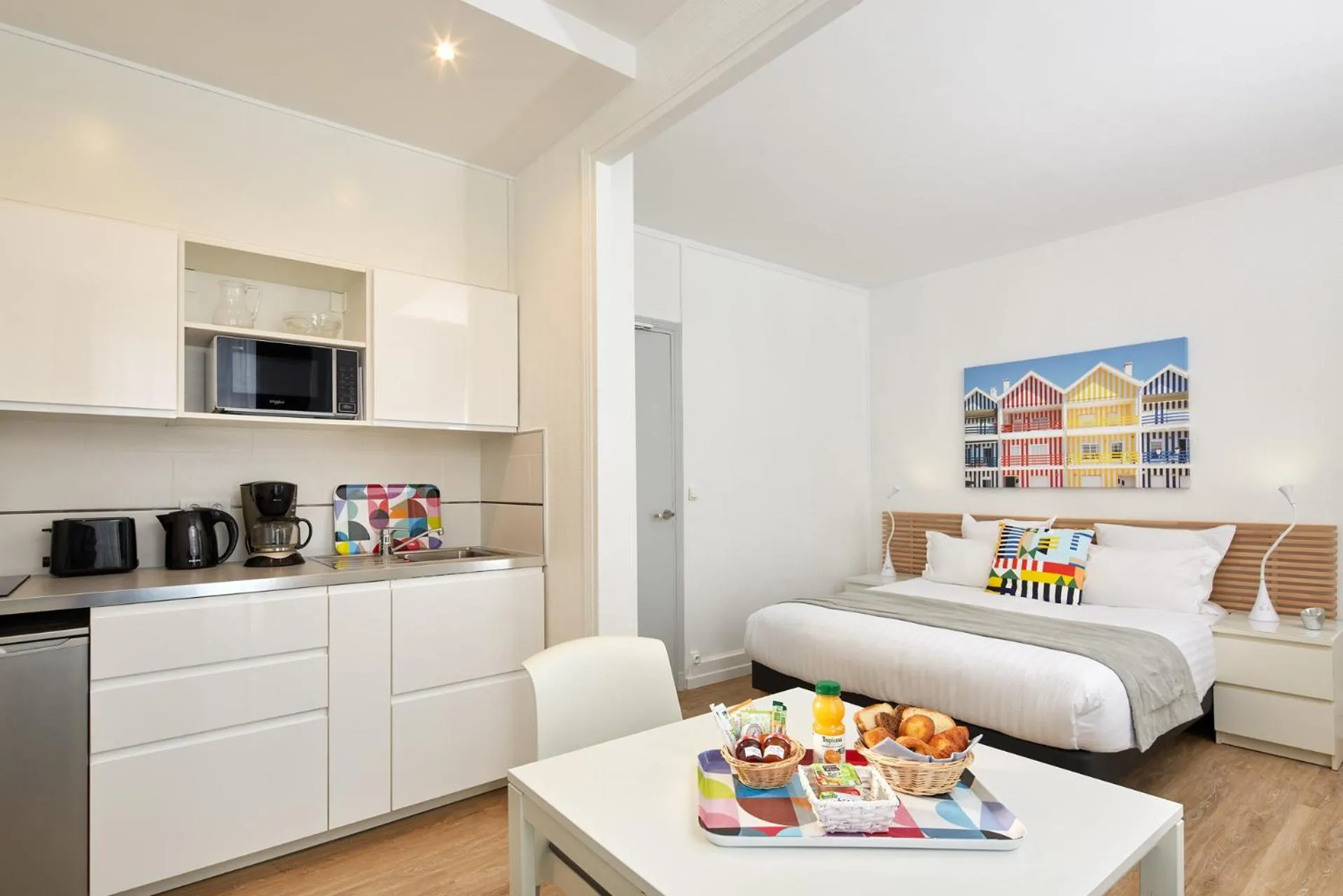 Kitchen or kitchenette, Bed in Hotel Résidence Paris Asnières