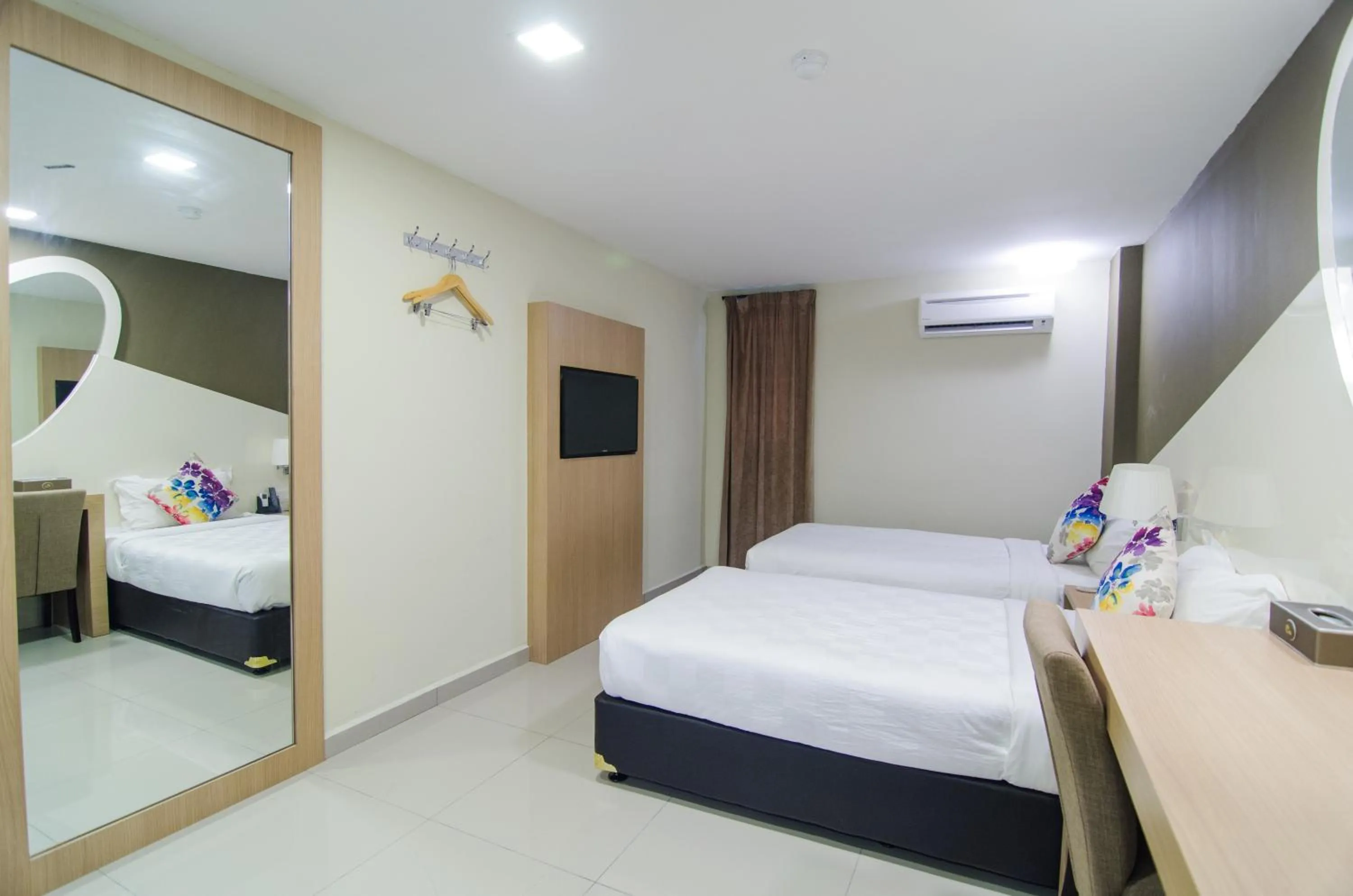 Bed in Mornington Hotel Sitiawan