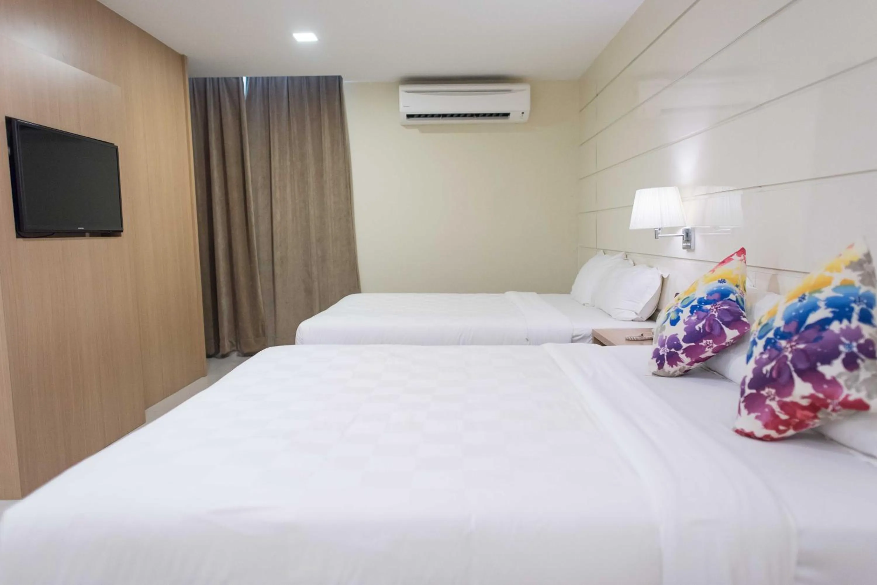 Bed in Mornington Hotel Sitiawan