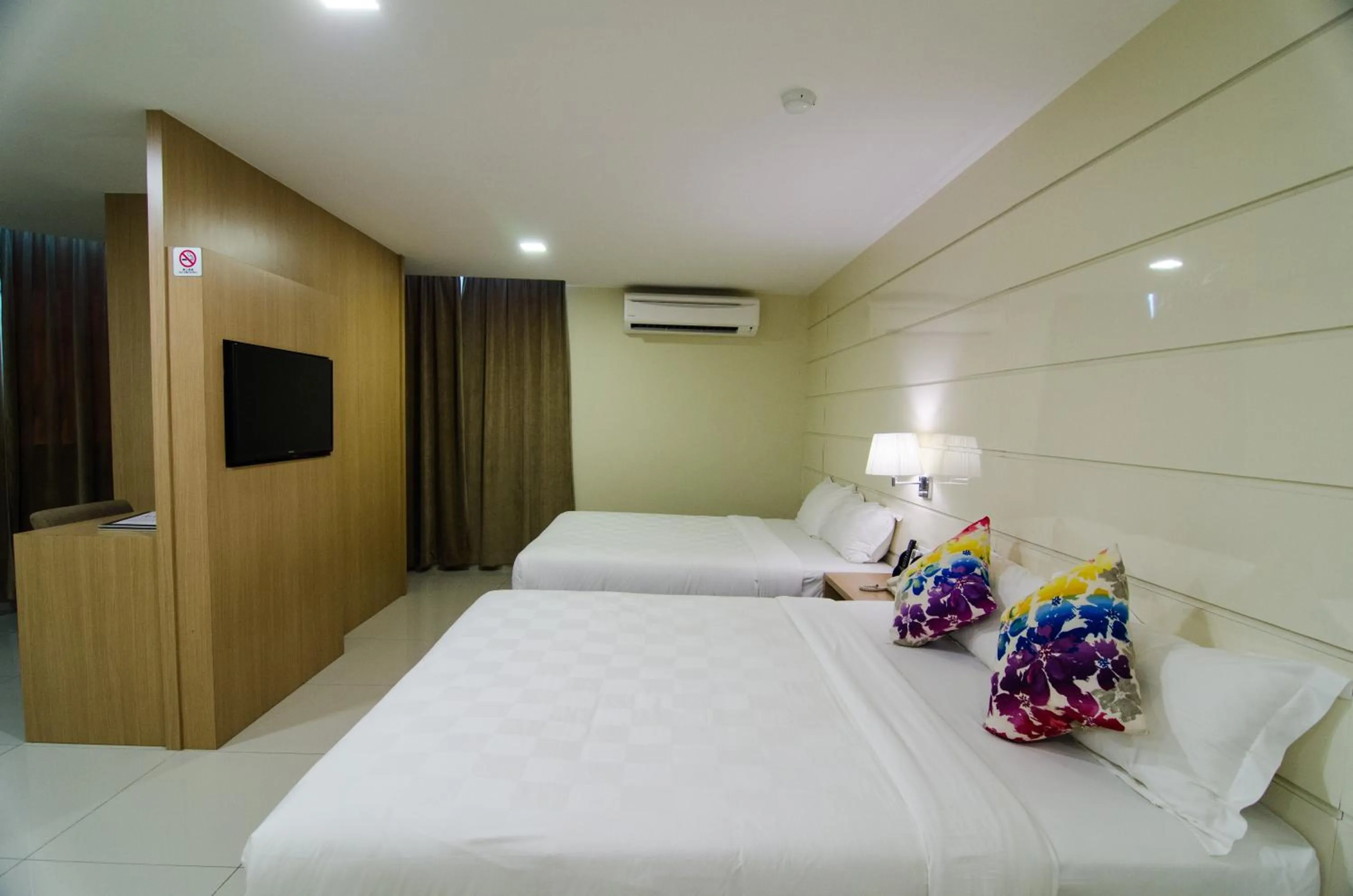 Bed in Mornington Hotel Sitiawan