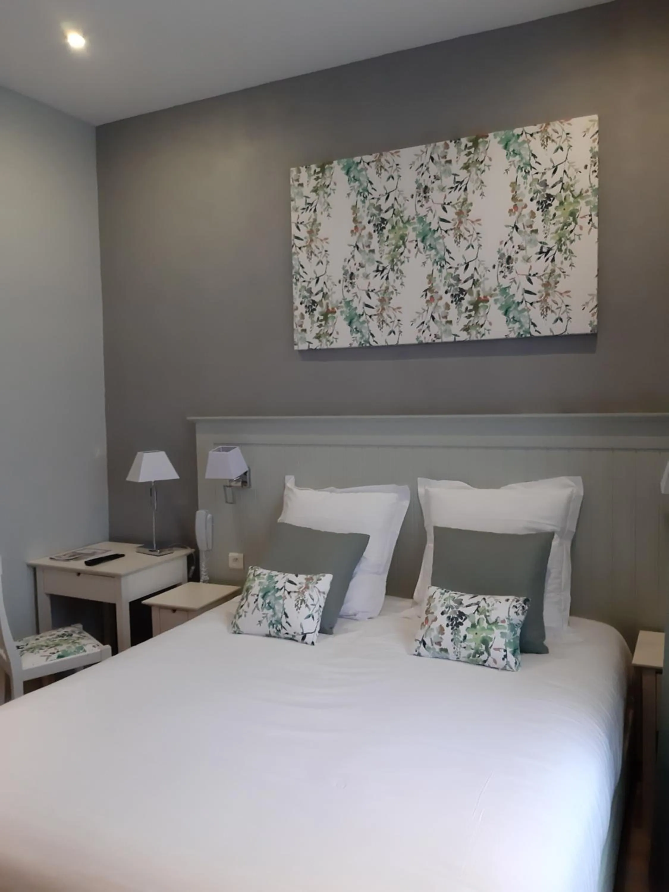 Photo of the whole room, Bed in Les Embruns