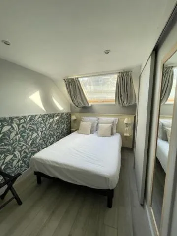 Photo of the whole room, Bed in Les Embruns