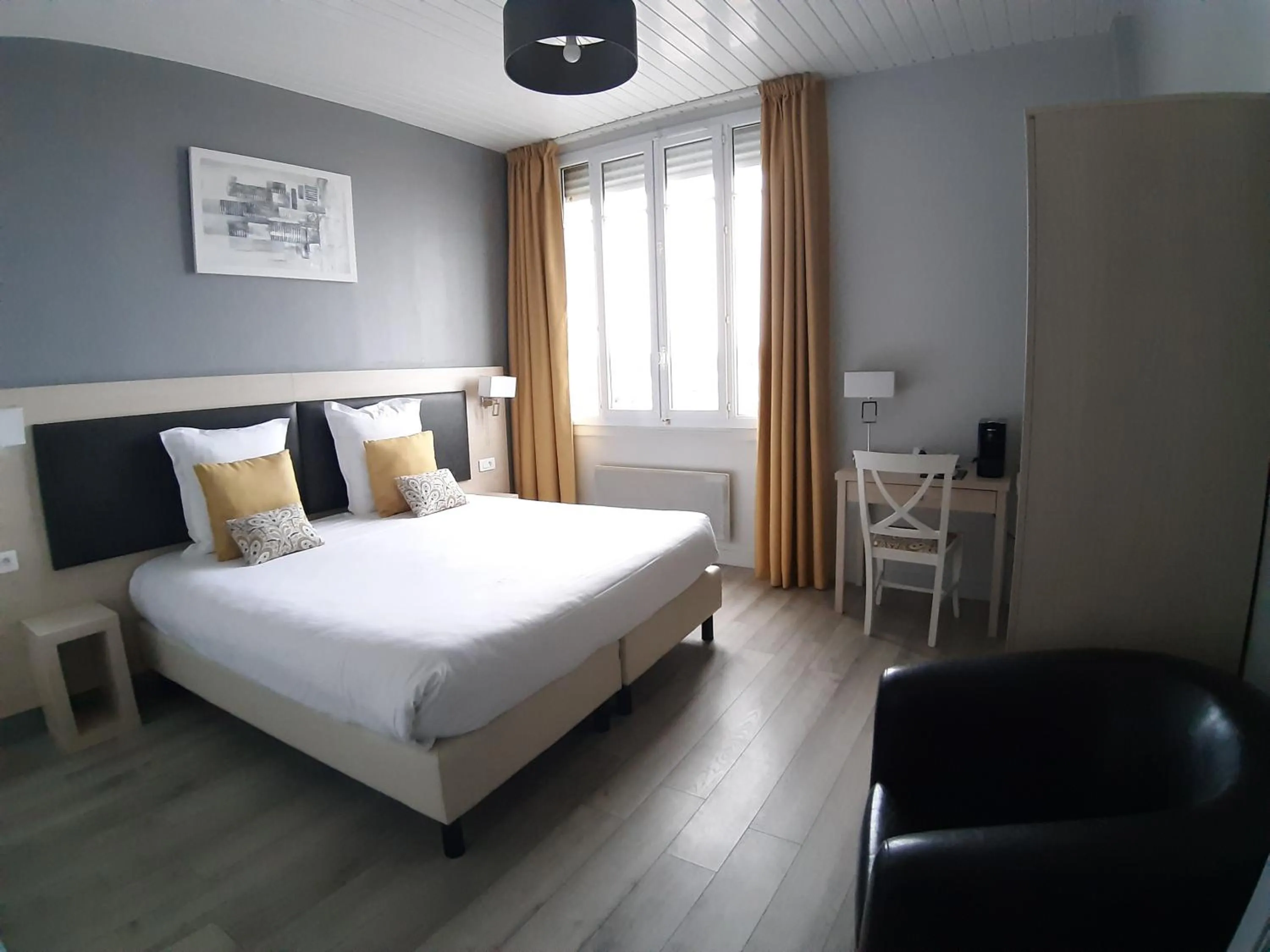 Photo of the whole room, Bed in Les Embruns