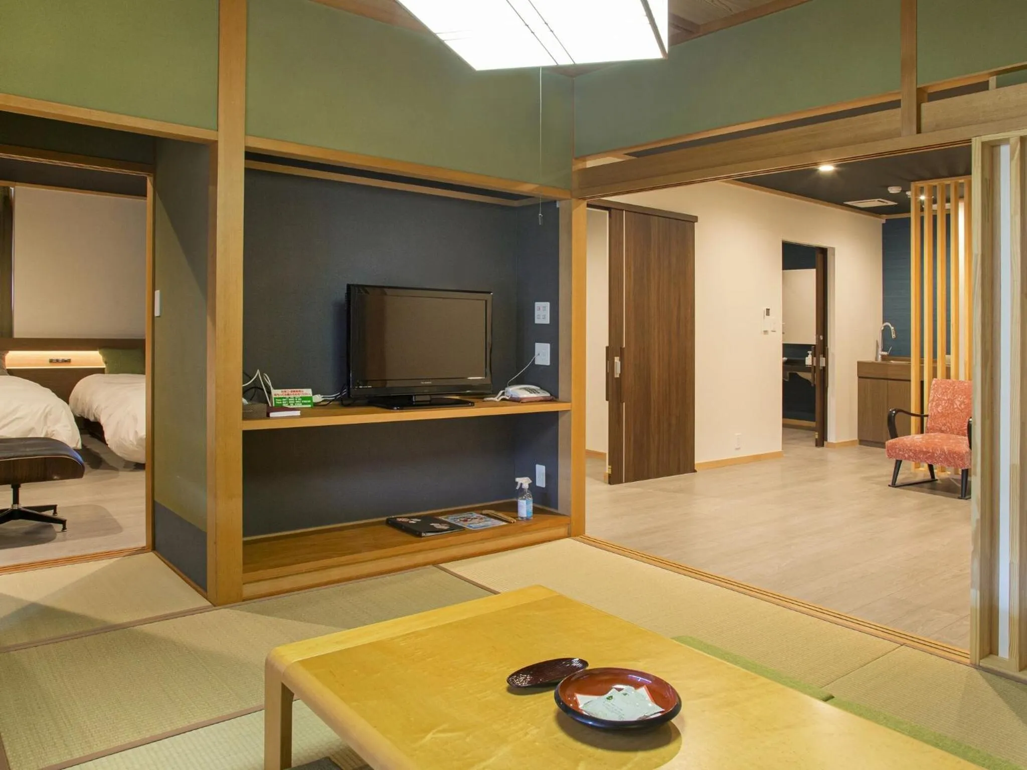 TV and multimedia in Sakaeya Hotel