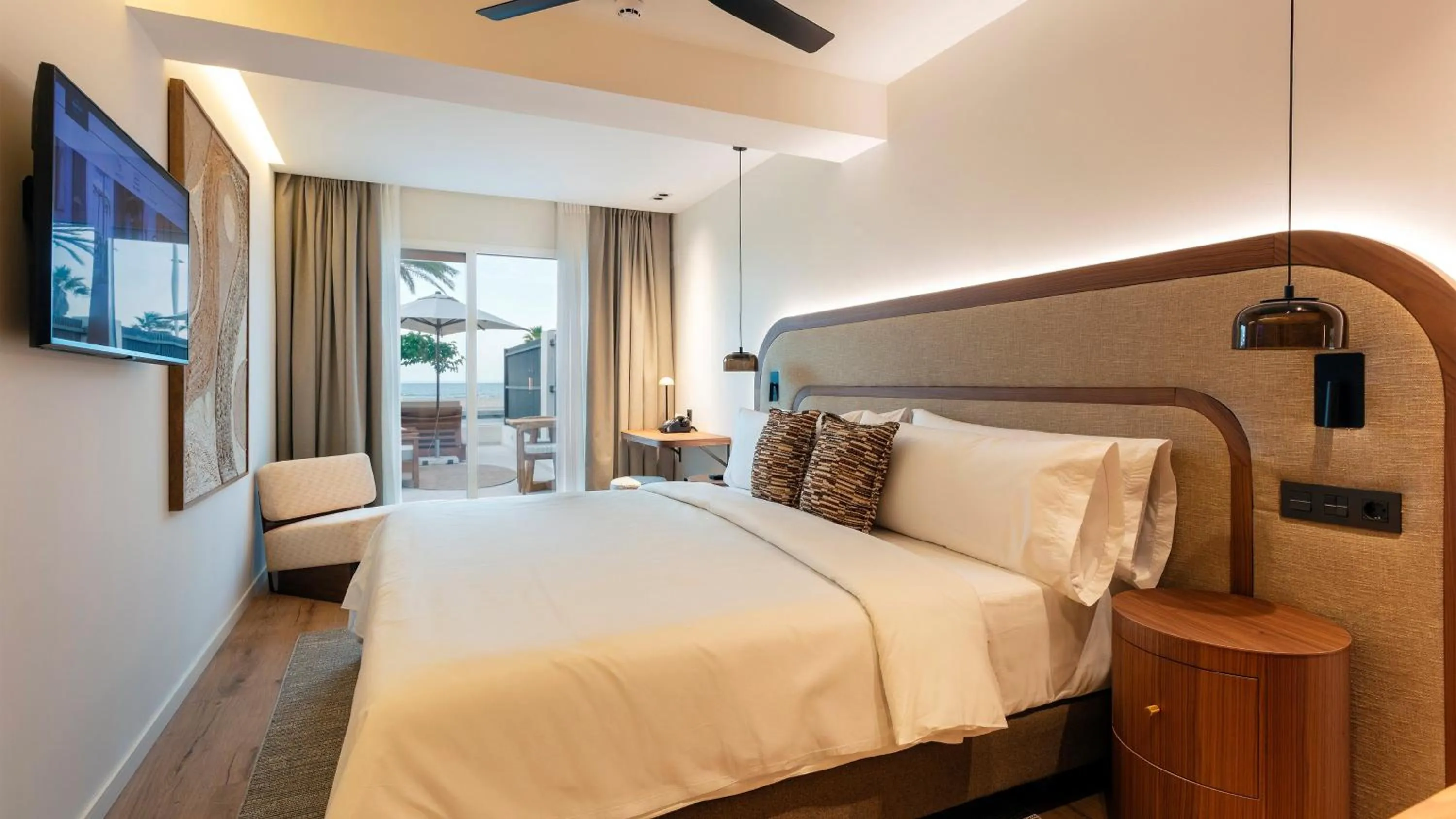 Photo of the whole room, Bed in Hotel Indigo Gandia Beach by IHG