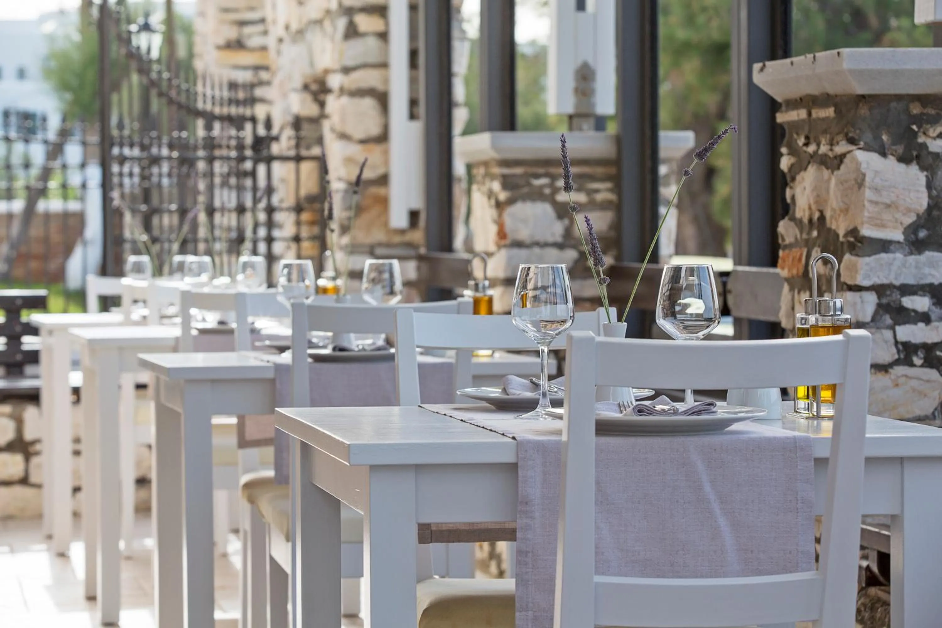 Restaurant/places to eat in Contaratos Beach Hotel