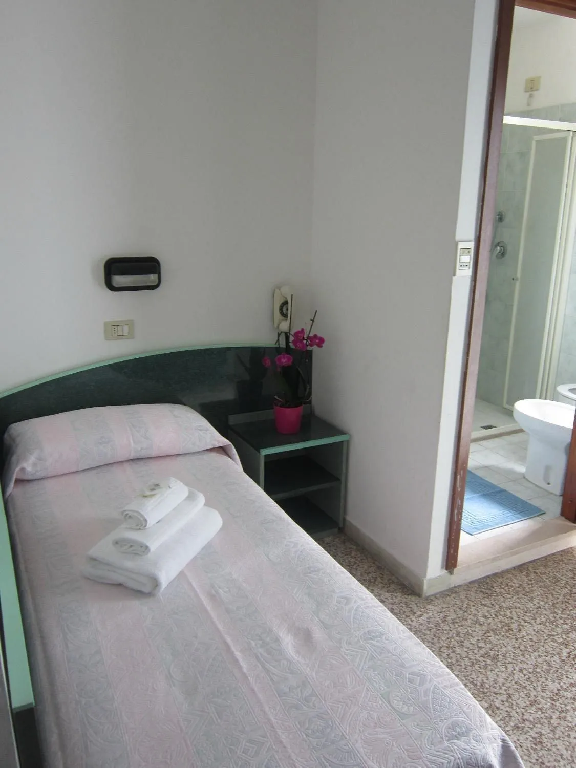 Bed in Hotel Concordia Palace