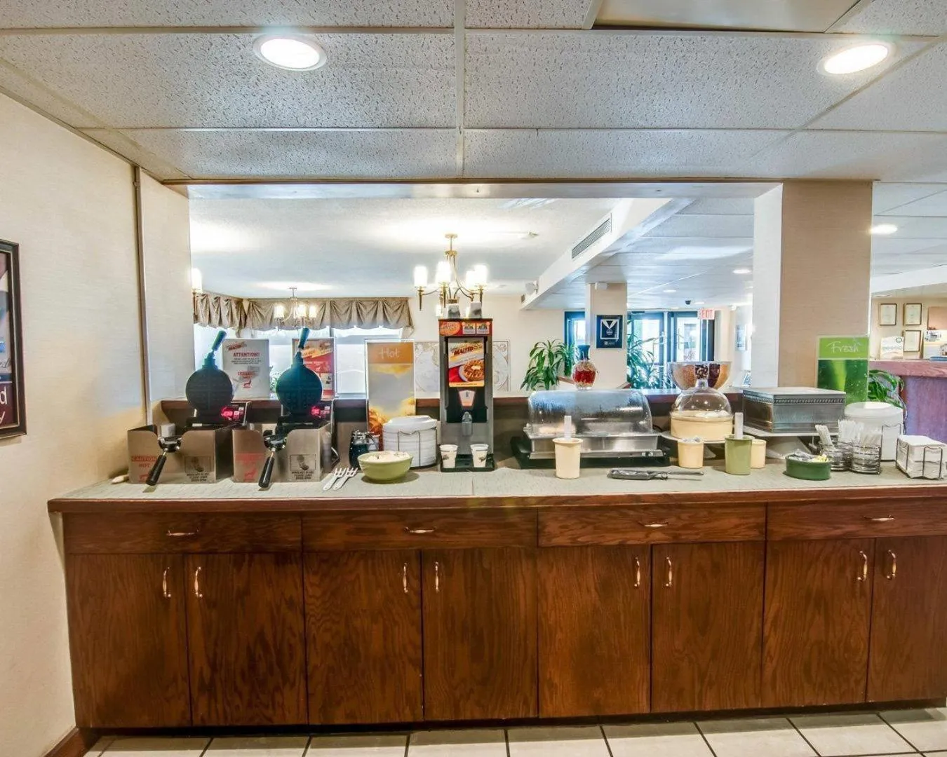 Breakfast in Suburban Studios Christiansburg - Blacksburg